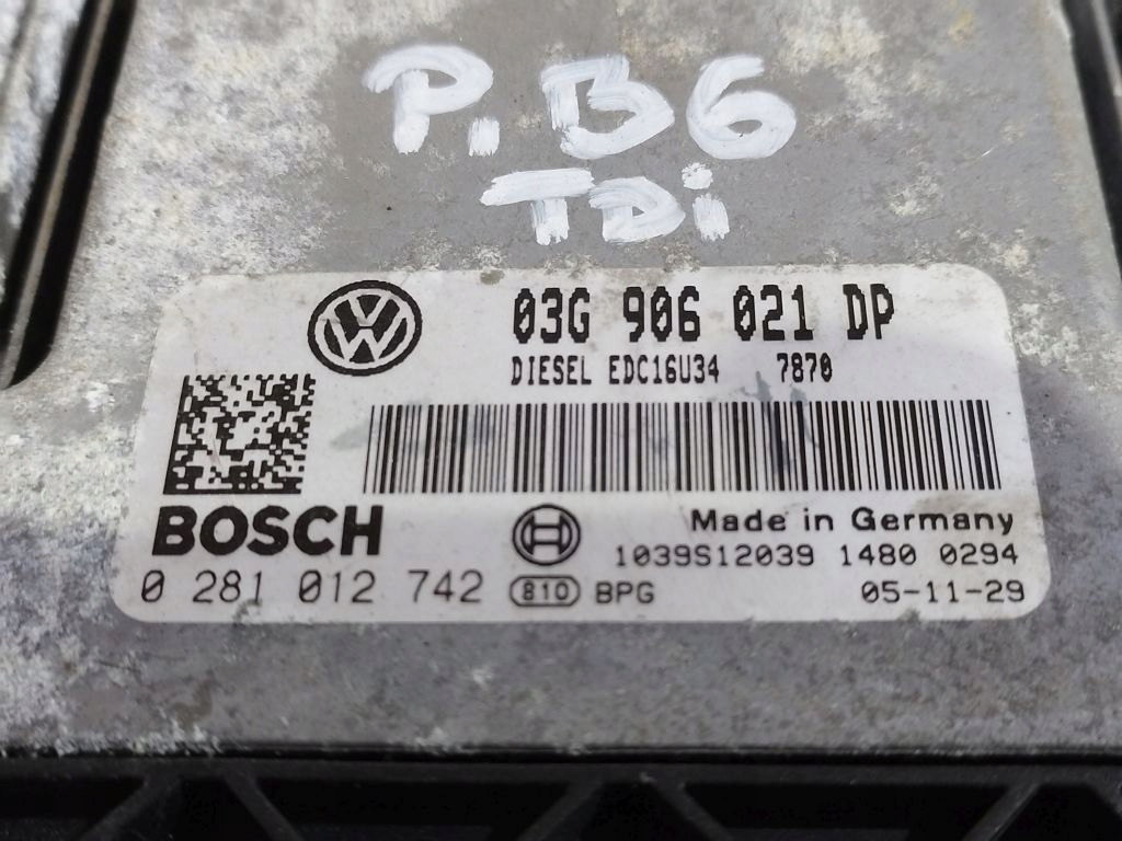 VW Passat B6 computer control unit of the engine 03G906021DP