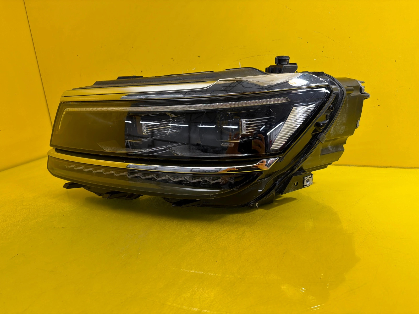 light left front VW Tiguan 15- Full Led 5NB941081A