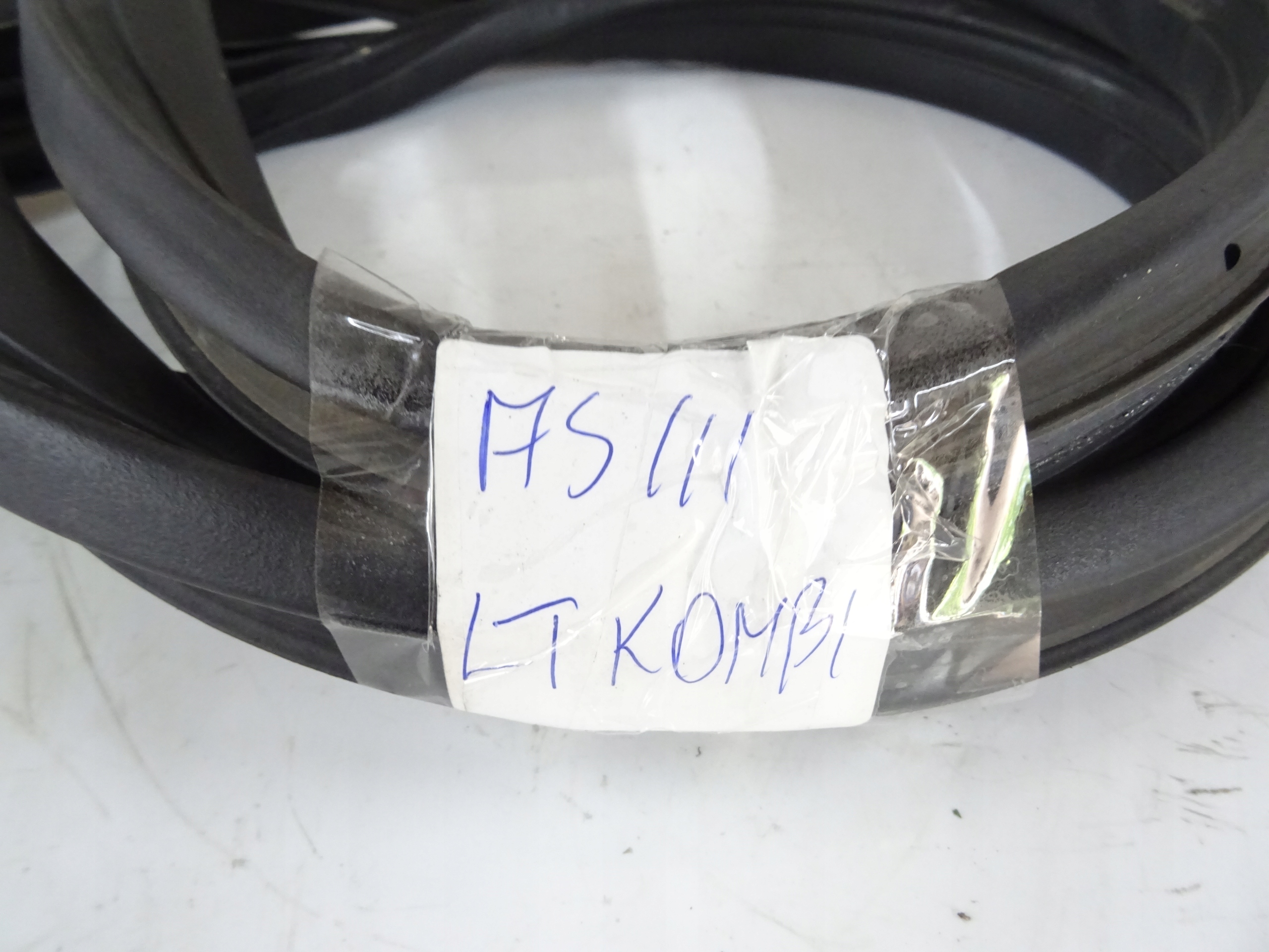 OPEL ASTRA H III USZCZELKA DRZWI LEWY TYŁ KOMBI Typ samochodu Samochody osobowe