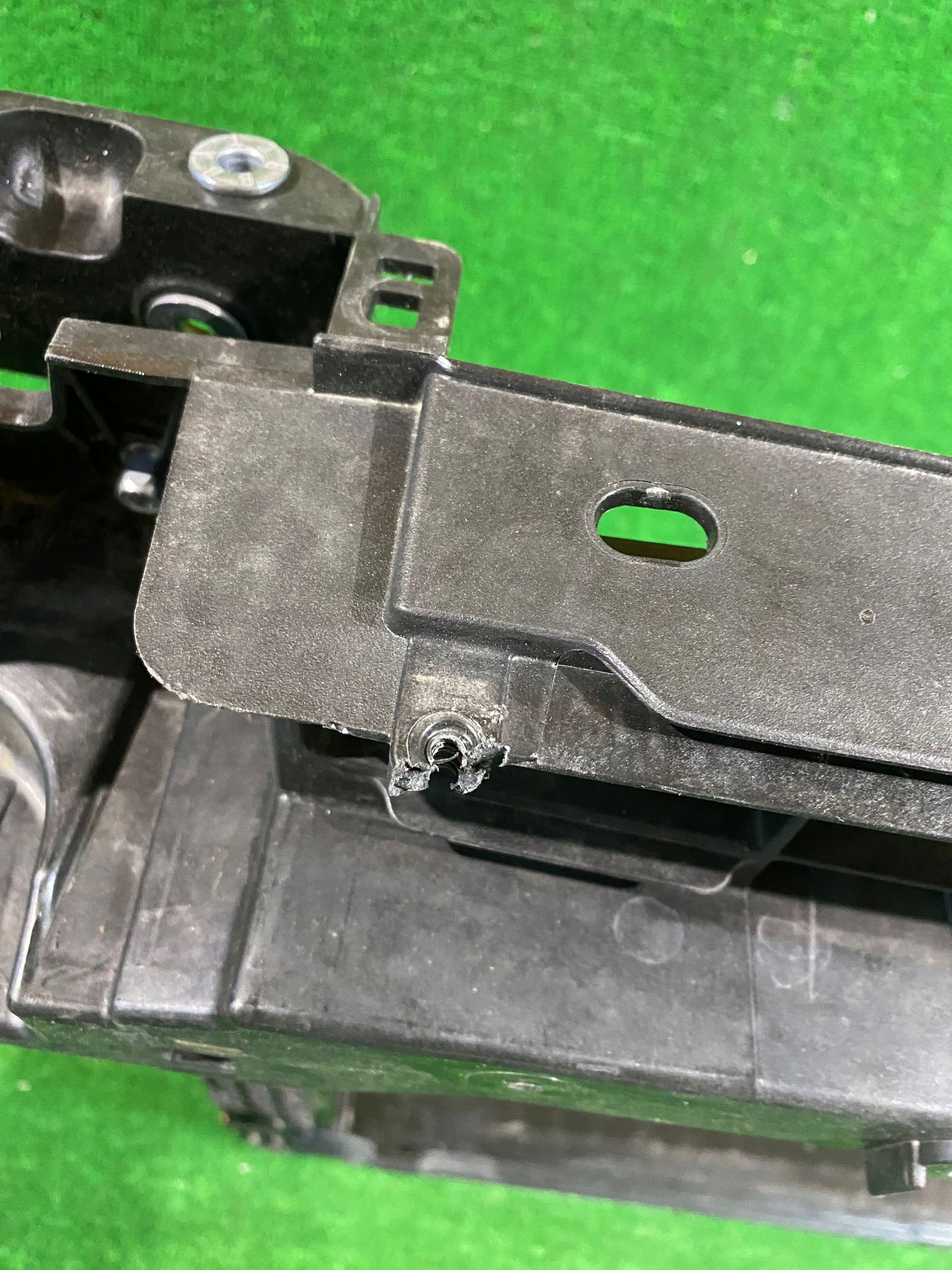 Armature Traverse de fer VW PASSAT B9