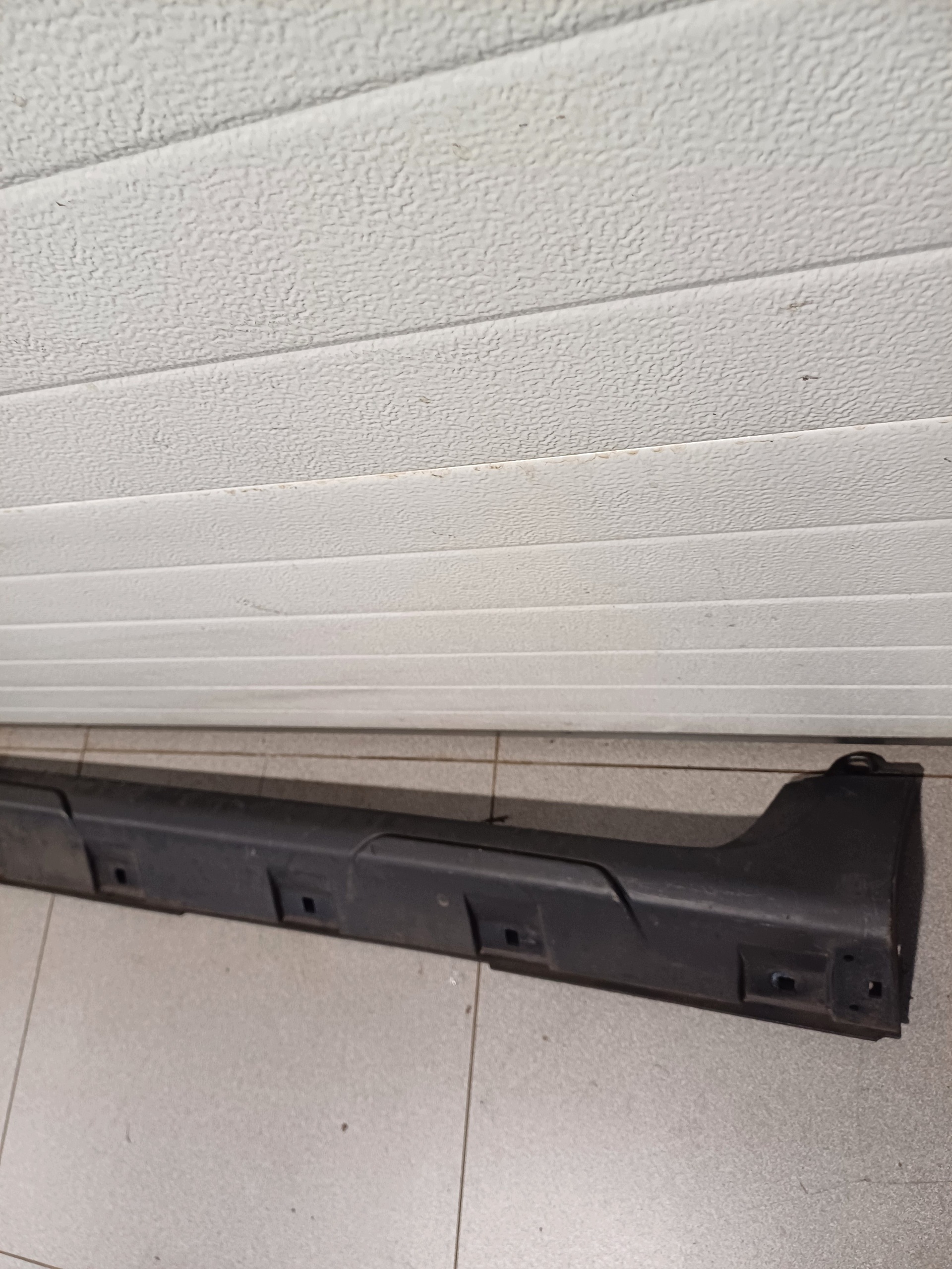 threshold left DACIA JOGGER 764192055R