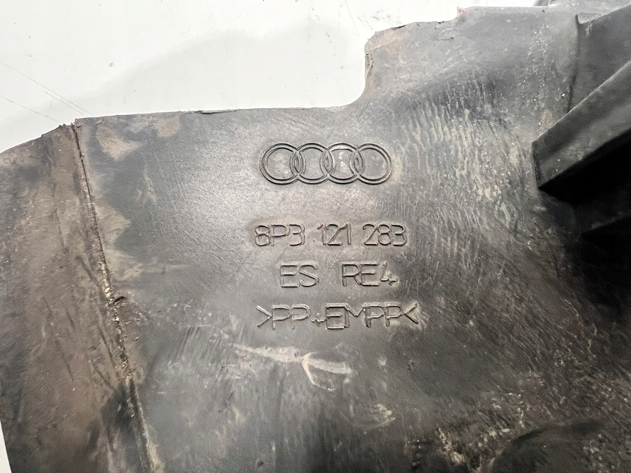 volant vzduchový stěny předního pravá AUDI 8P3121283