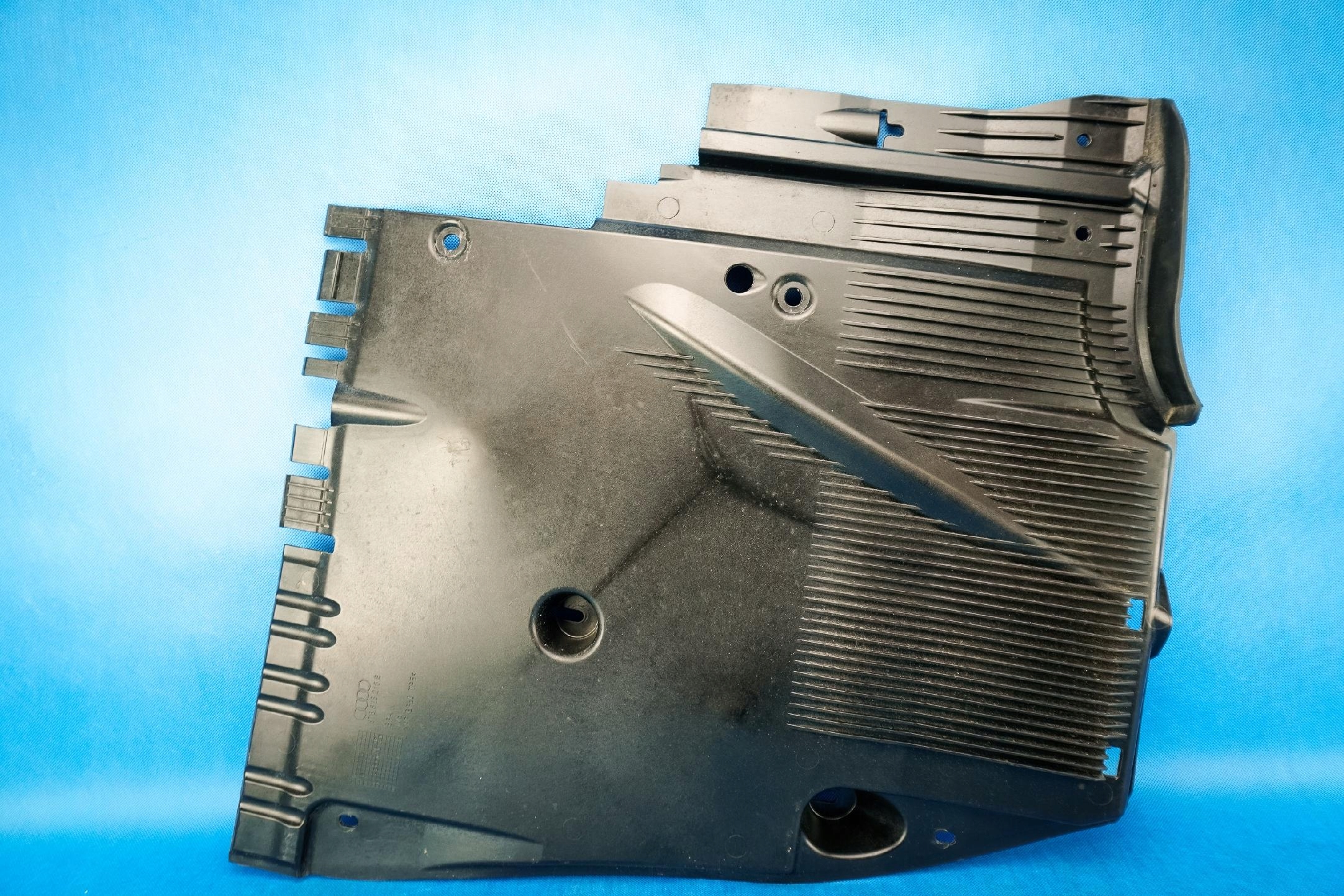 cover chassis left Audi A5 S5 Spb 8T8825215B