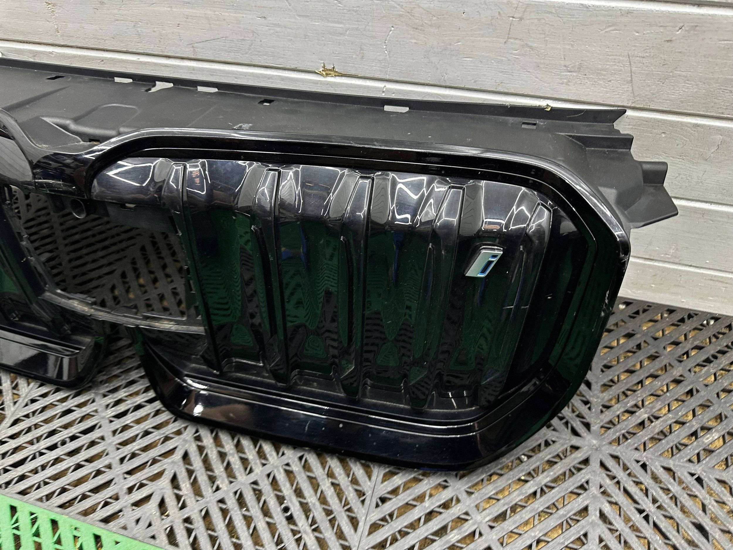 grille radiator (grill) BMW X1 U11 5A0BB86