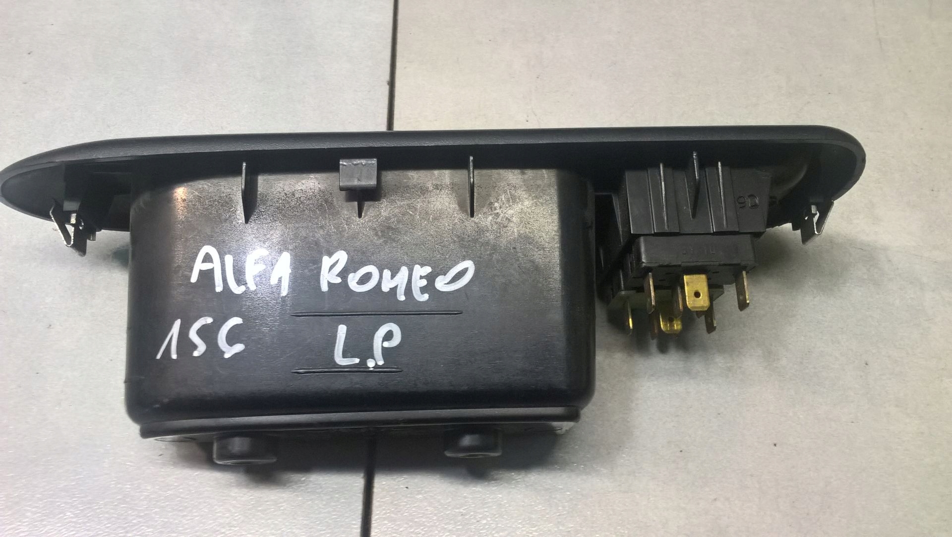 control panel of the window ALFA ROMEO 156016081