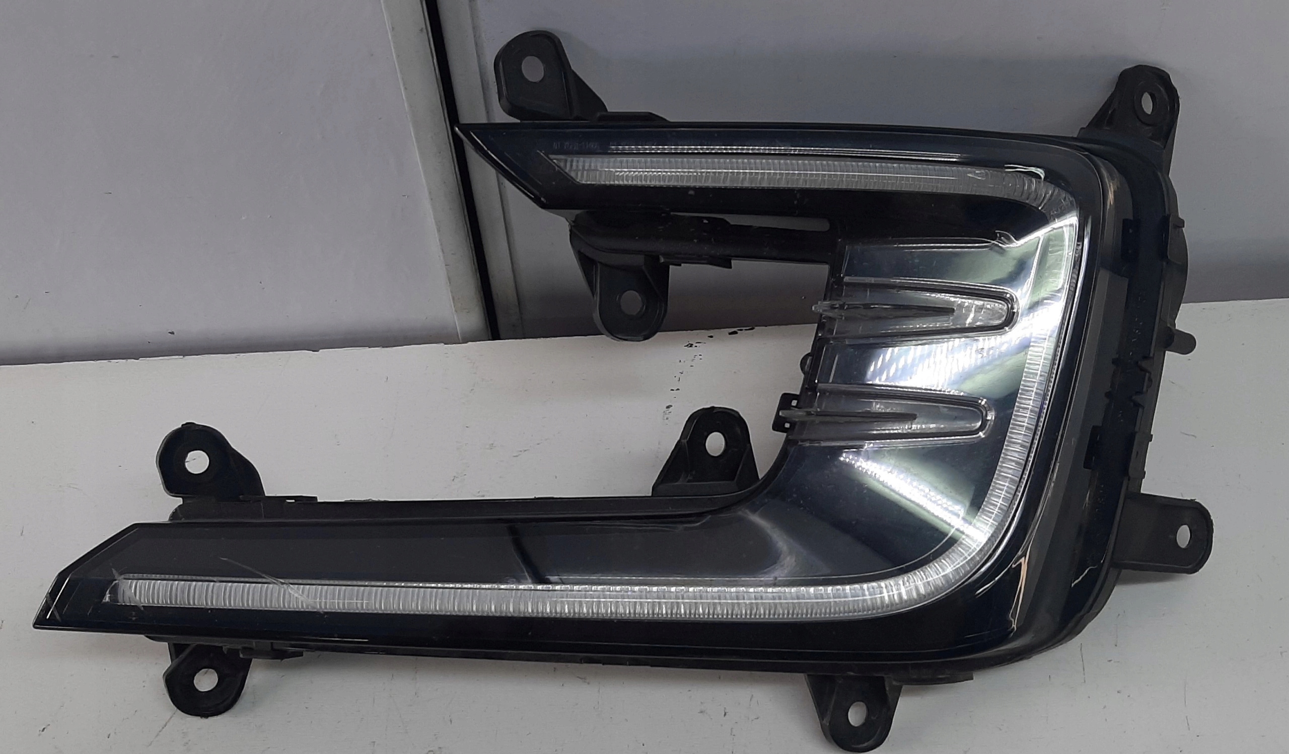 VW Passat B8 swiatla running daytime DRL led left