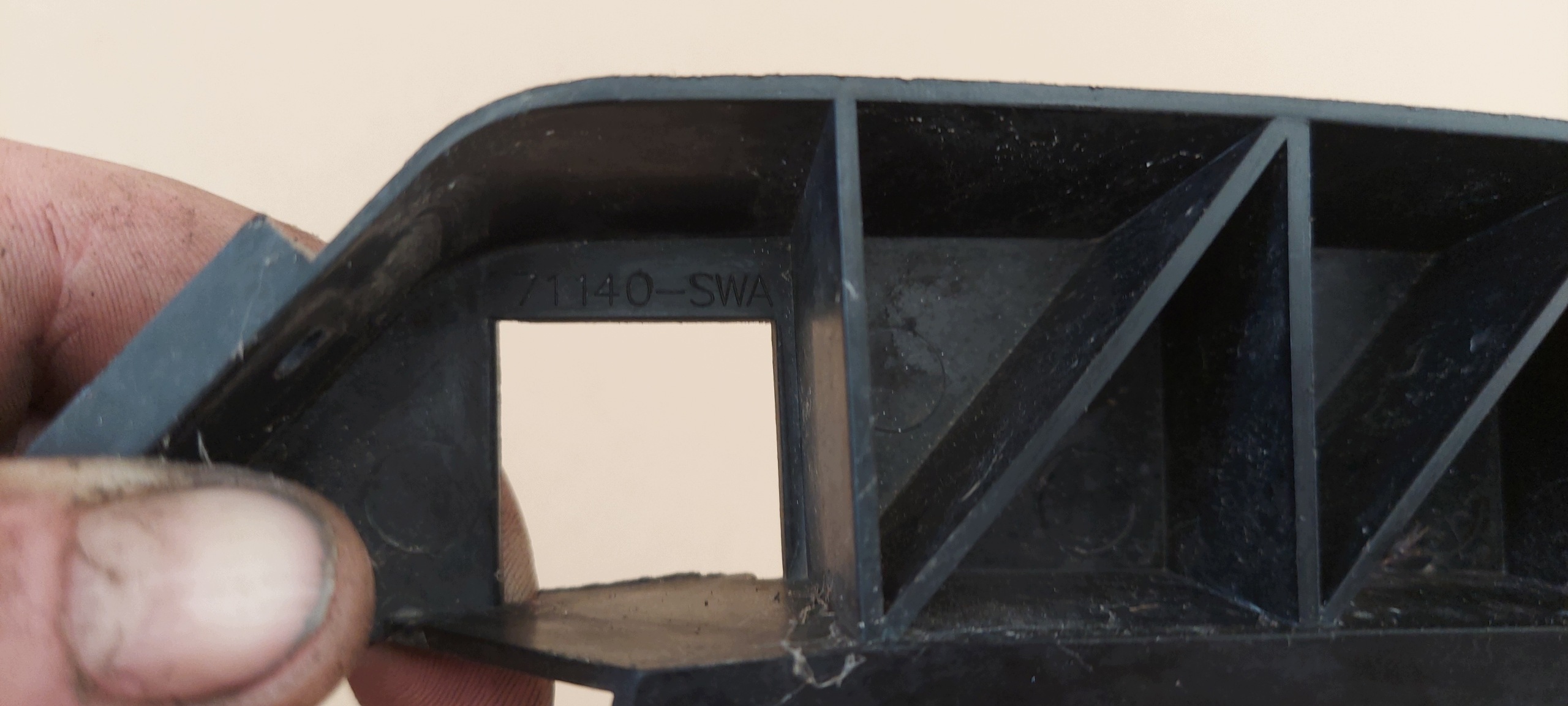 holder lights bumper bracket right front HONDA CRV III 06-12 71140-SWA