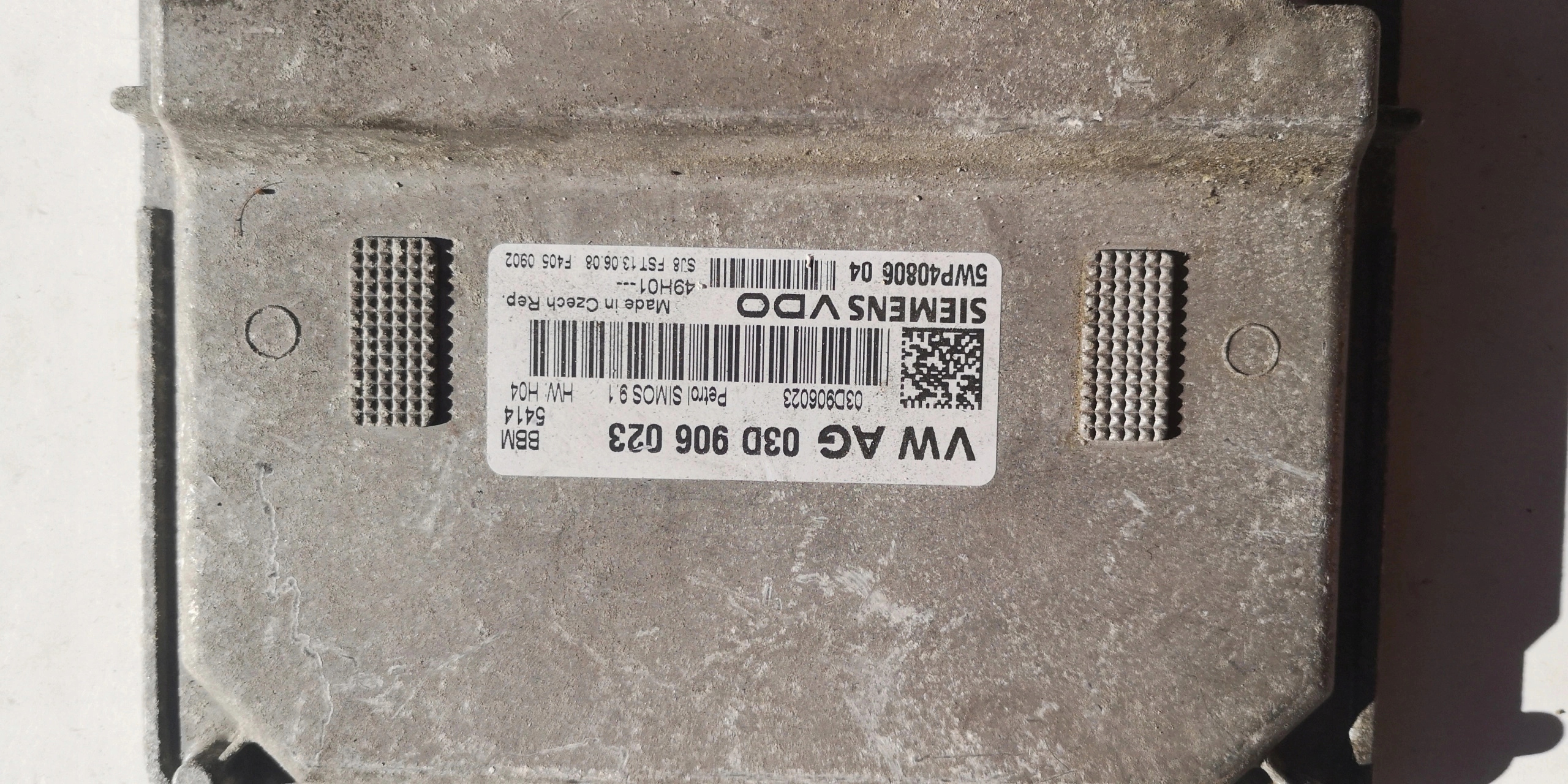 VW POLO FOX 1.2 Computer ECU 03D906023 5WP40806