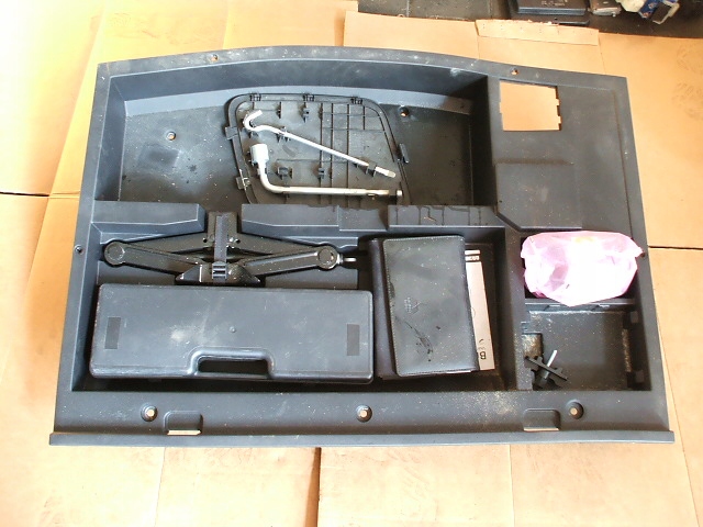 7646A432 - OUTLANDER III КОМПЛЕКТ ДЛЯ РЕМОНТА ЗАПАСНОГО КОЛЕСА