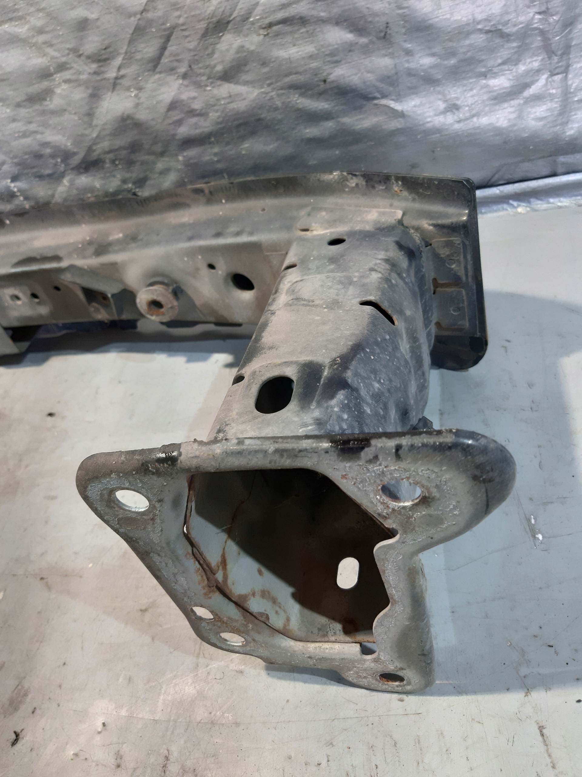 Ford Focus C-max and sider below bumper front