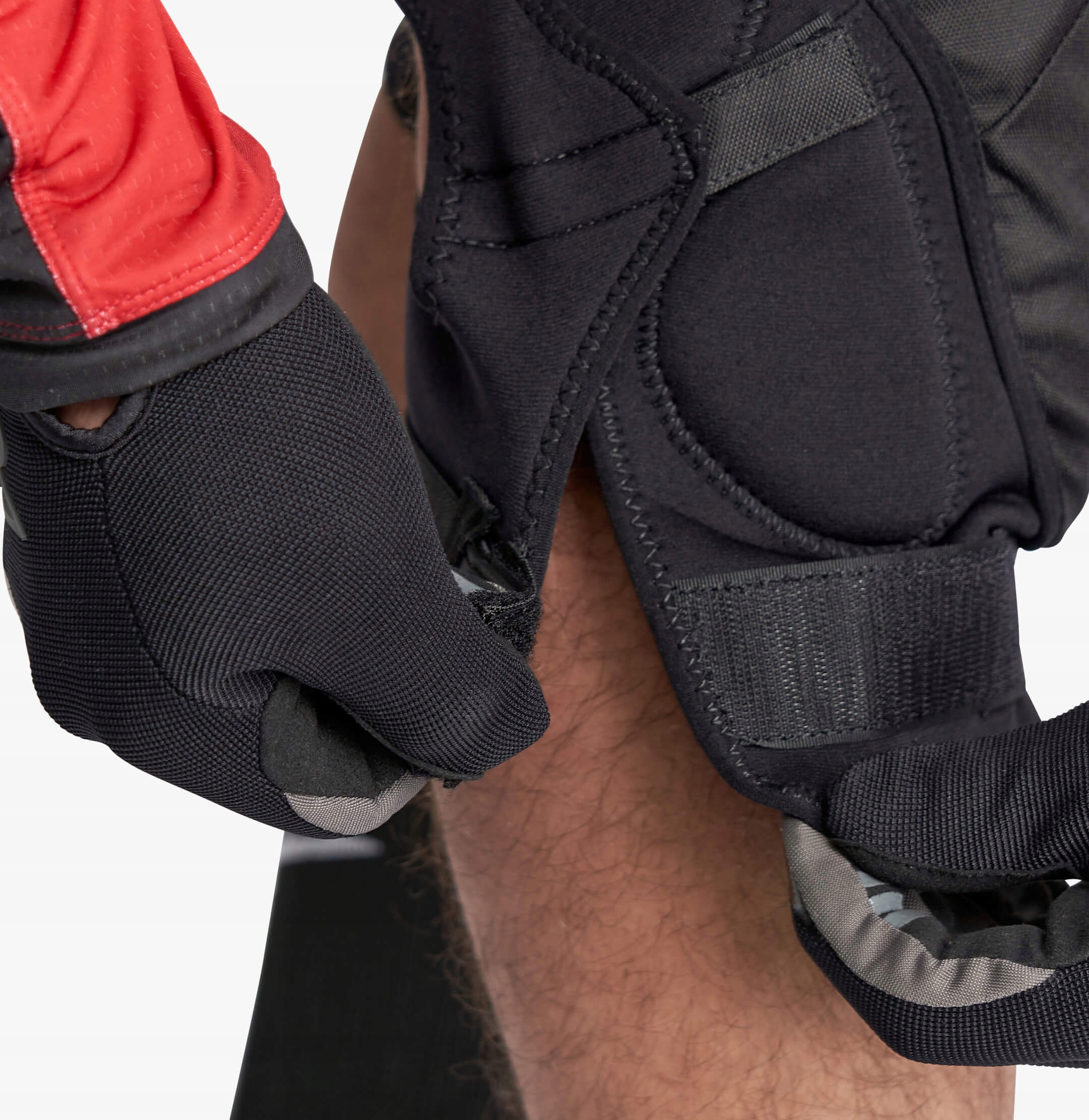 OCHRANIACZE rowerowe na kolana RACE FACE AMBUSH KNEE M D30 Kolor czarny