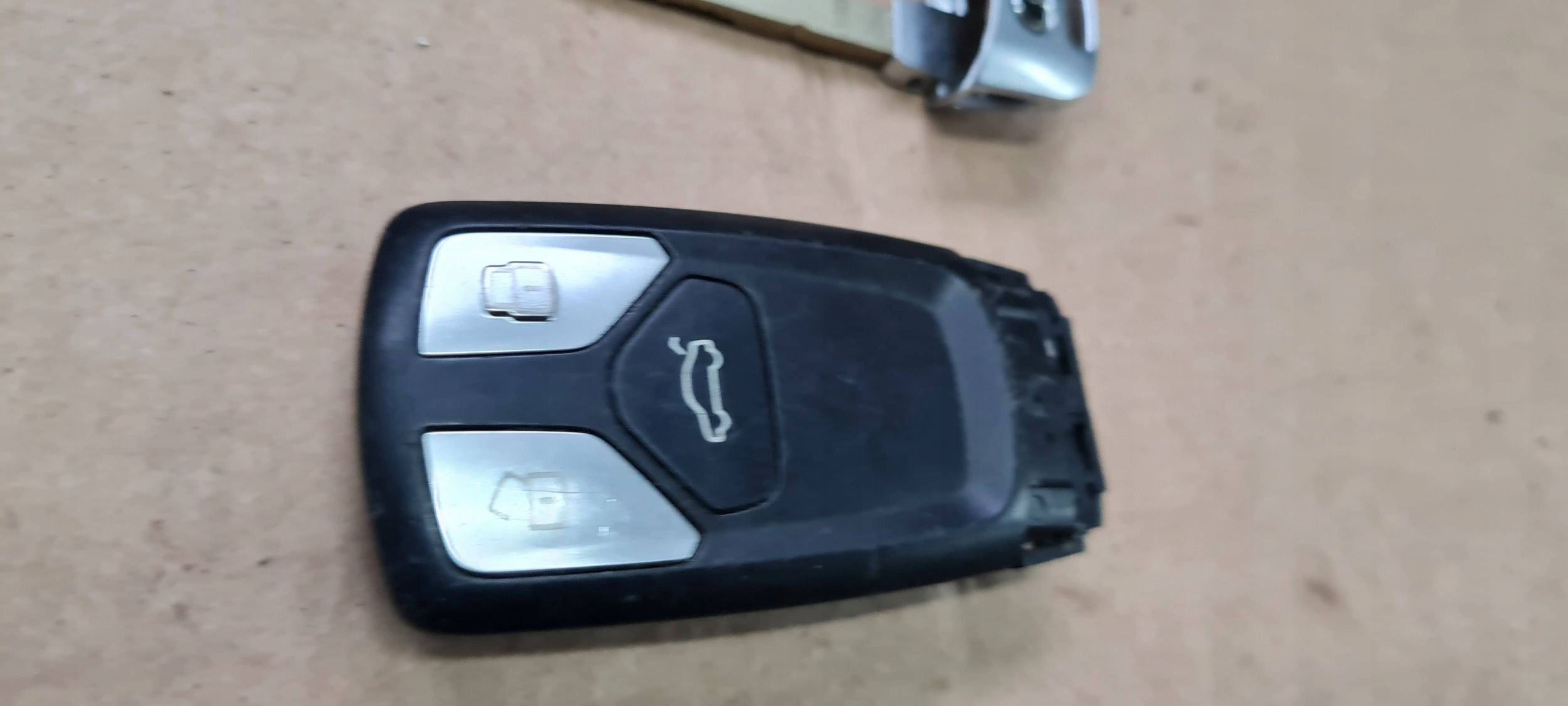 A4 B9 8W klíček obal 4M0959754T A5 8W Q7 4M Q5
