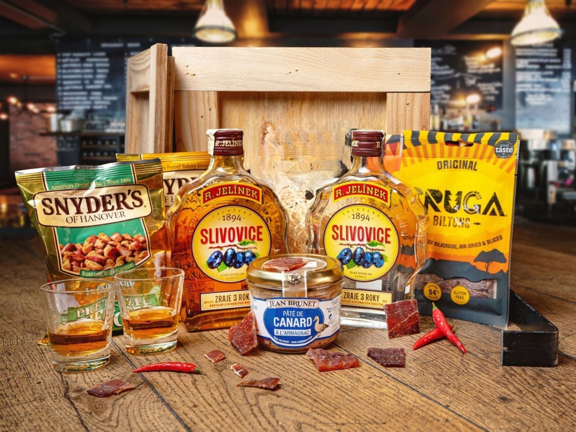 Levně Dárková bedna se slivovicí pro může Svátek k Narozeniny dárek Páčidlo