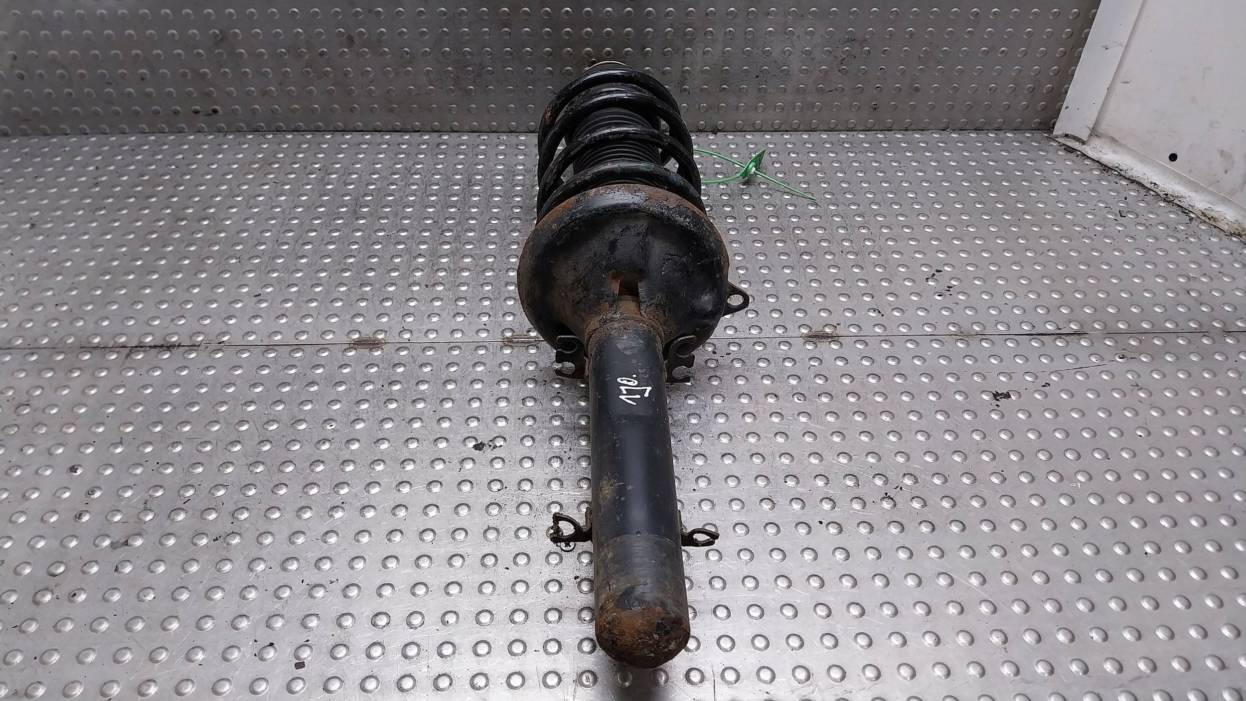 shock absorber left right front 1J0413031N VW GOLF IV LEON and OCTAVIA and A3 8L