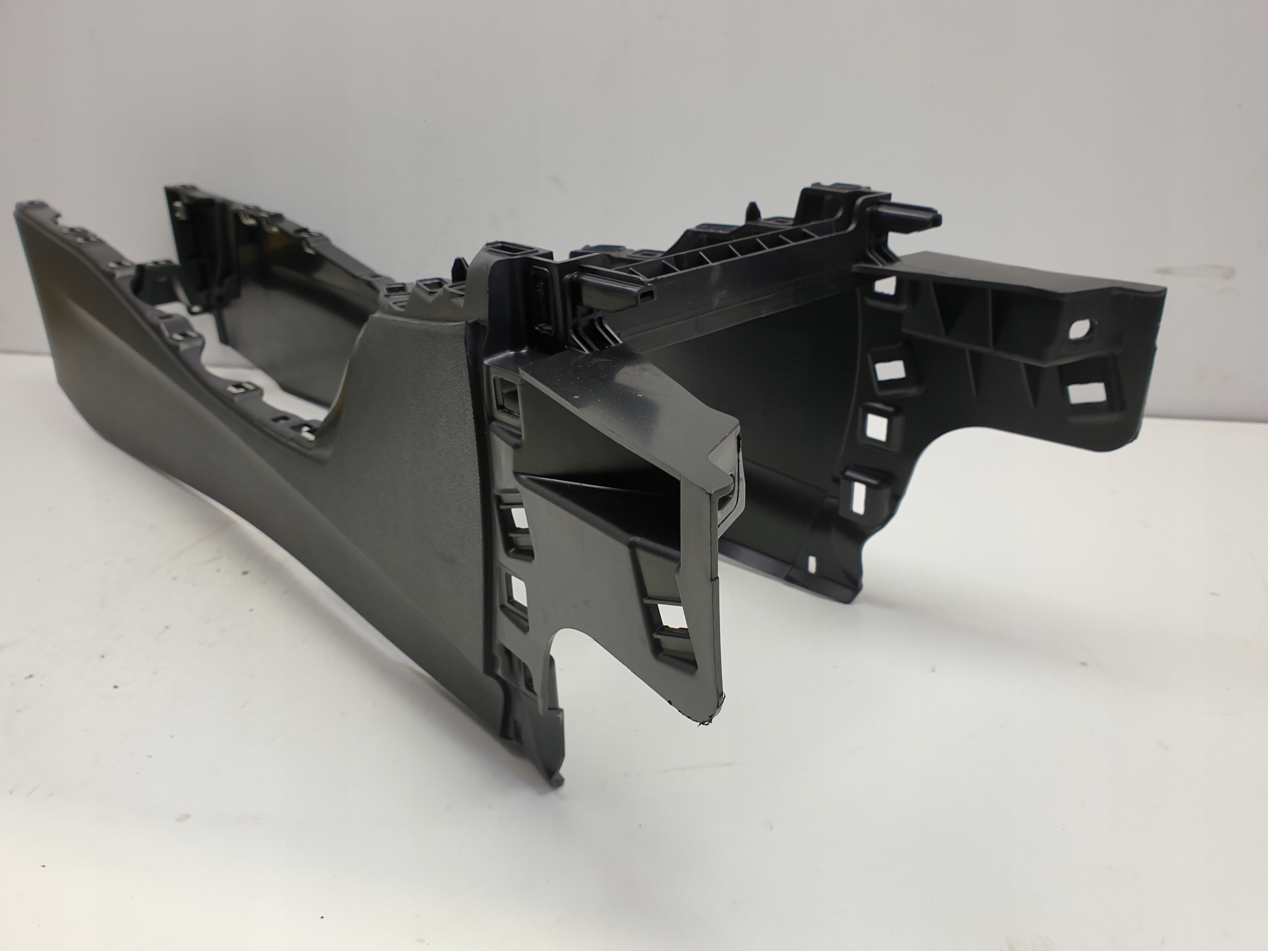 Opel Corsa F TUNEL ŚRODKOWY 39196817 Numery katalogowe zamienników 39196817 9829535180 listwa