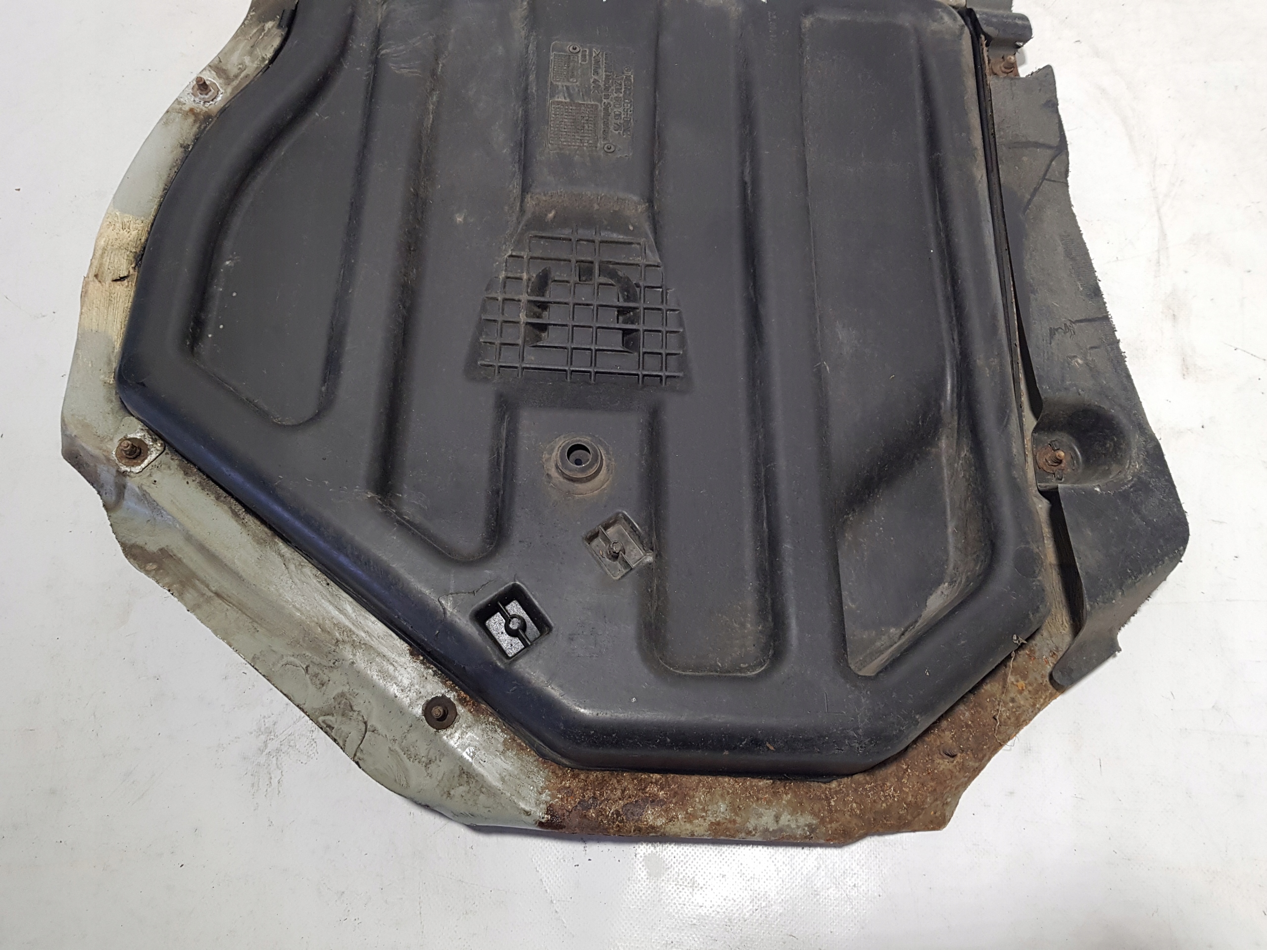 MERCEDES W207 W204 sump floor boot 2046100575