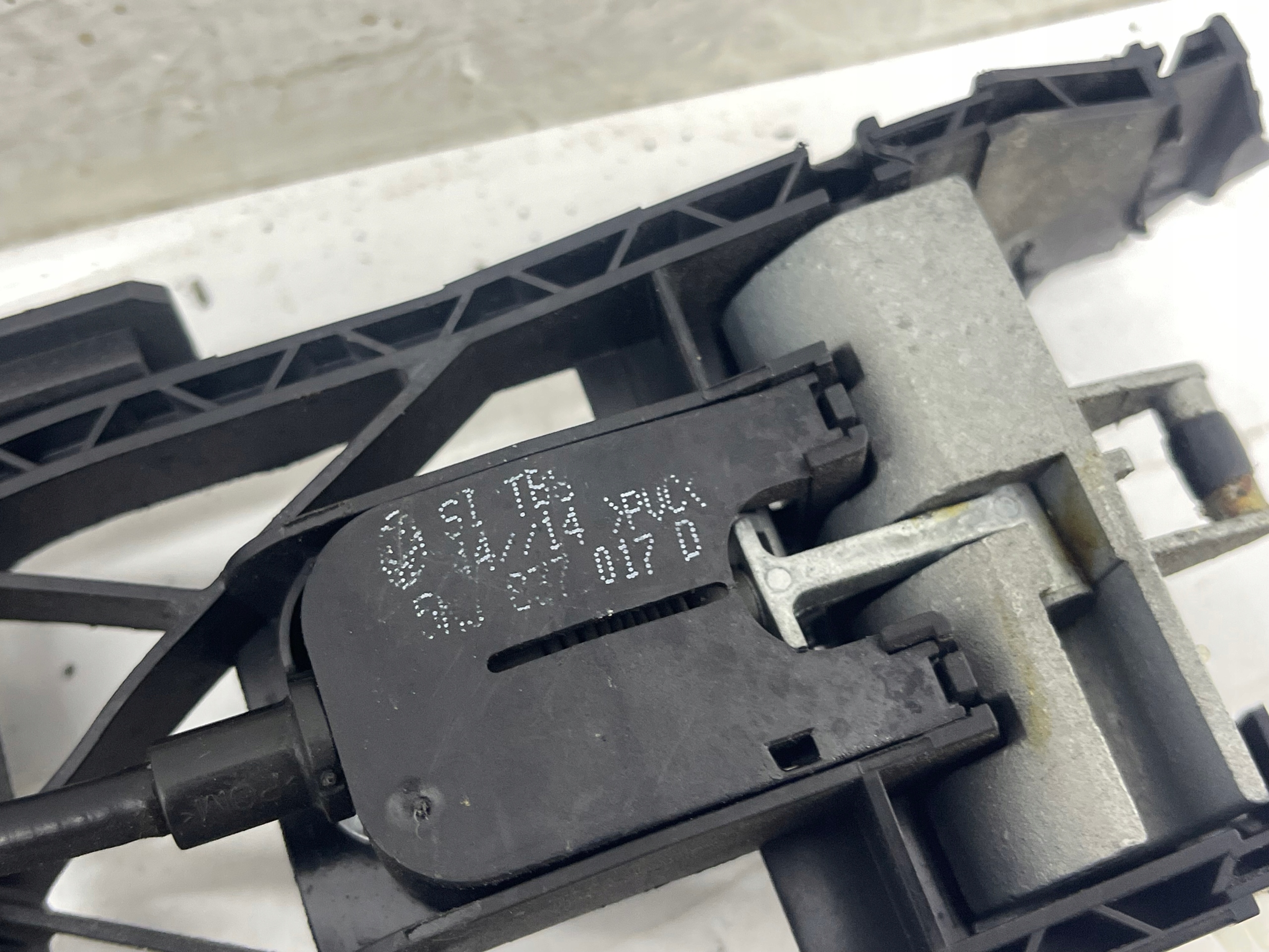 handle door left front EUROPA 5N0837017D AUDI A3 8V