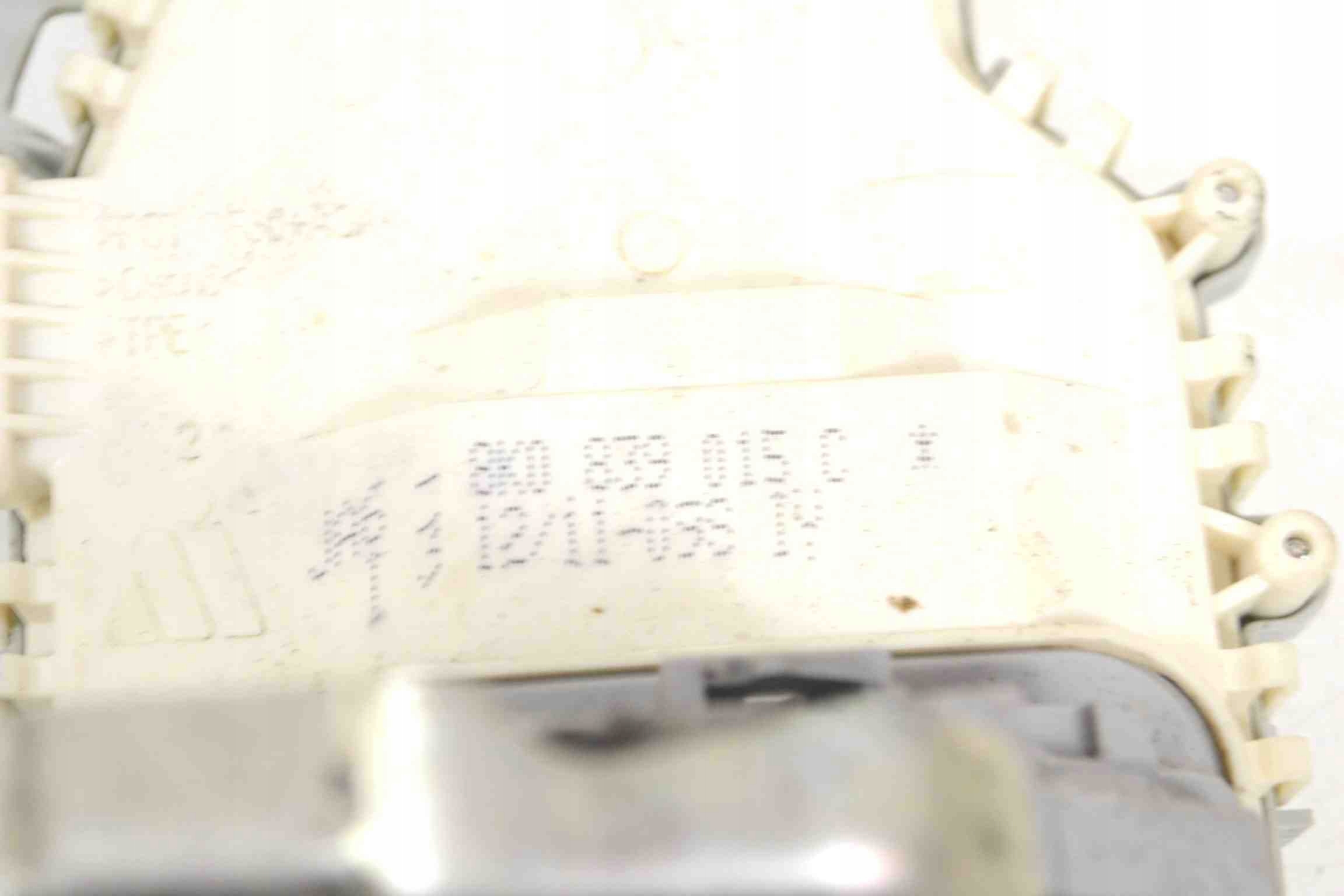 зомок задних дверей Audi Q5 (8R) 8K0839015C 2.0л Дизель 125kW 2011