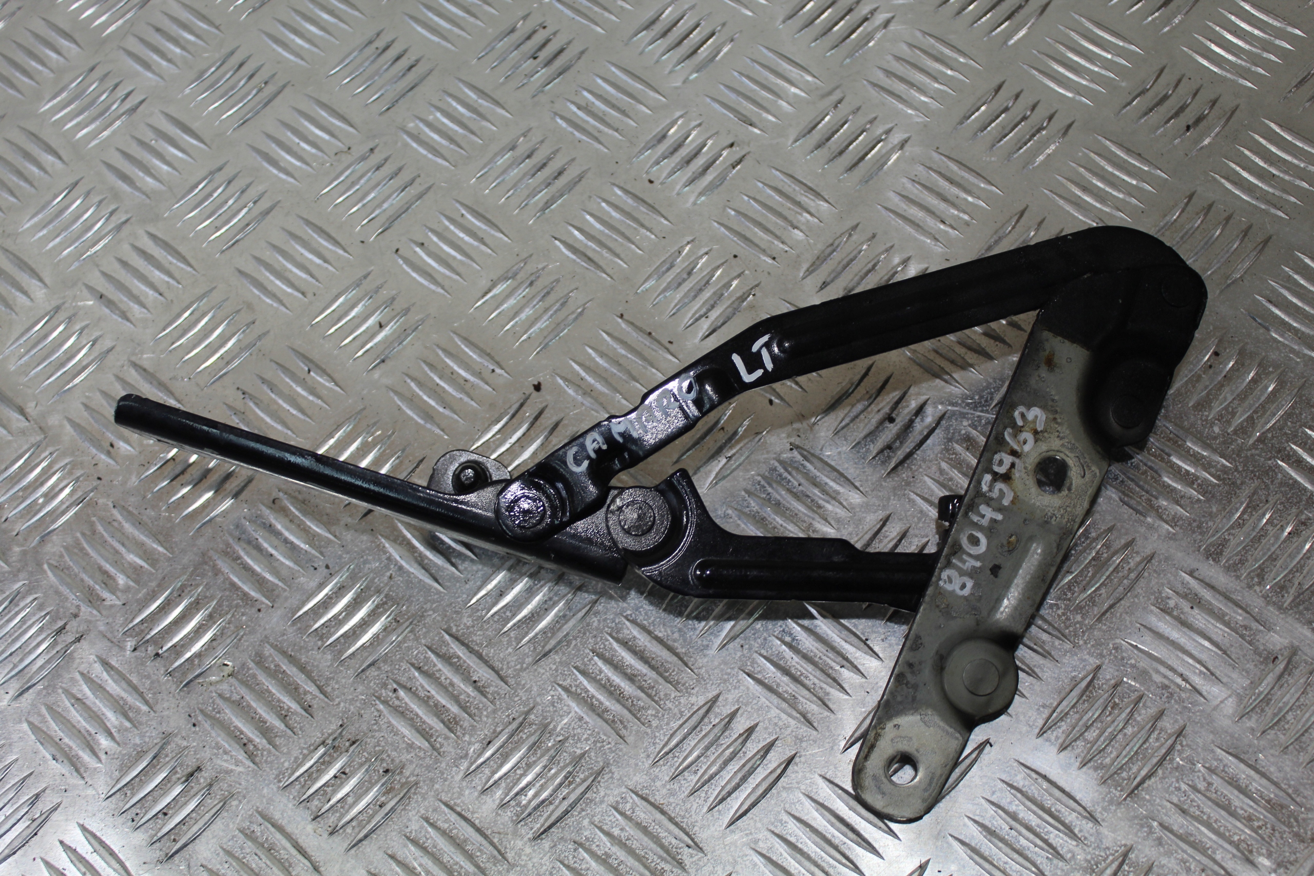 84045963 - ПЕТЛЯ КРИШКИ БАГАЖНИКА ЛІВА CHEVROLET CAMARO 6 VI