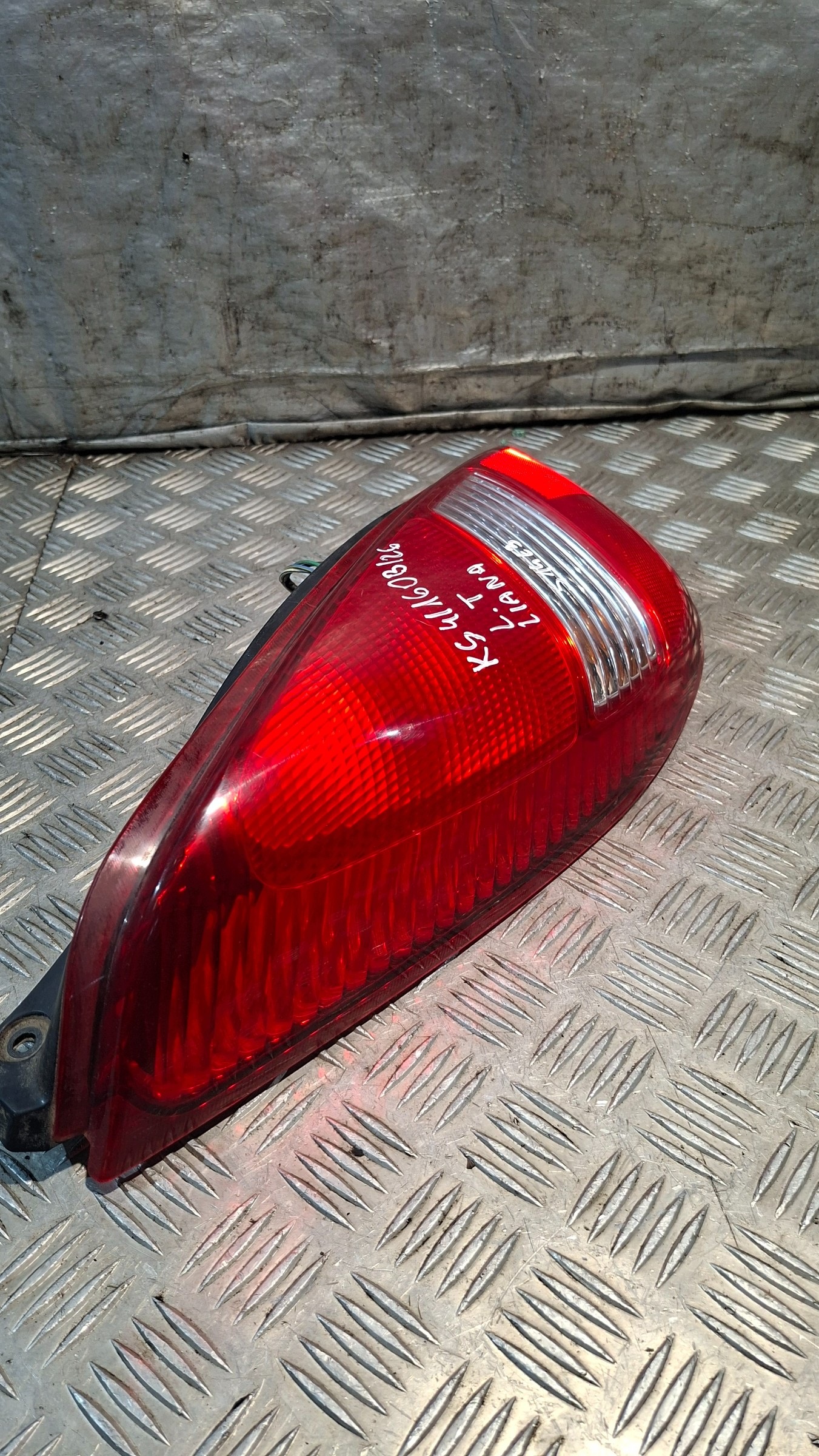 light left rear part SUZUKI LIANA