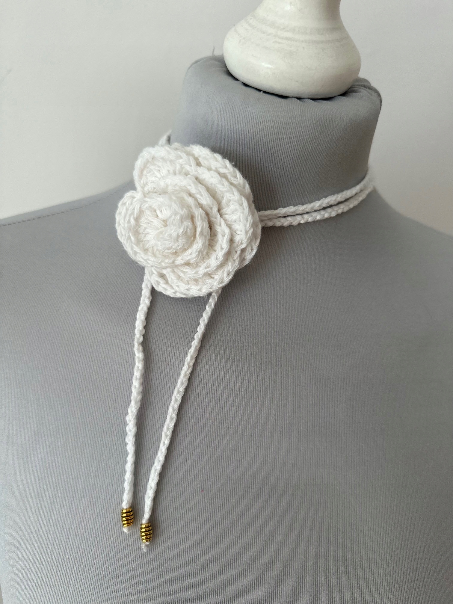 Choker růže bílá handmade