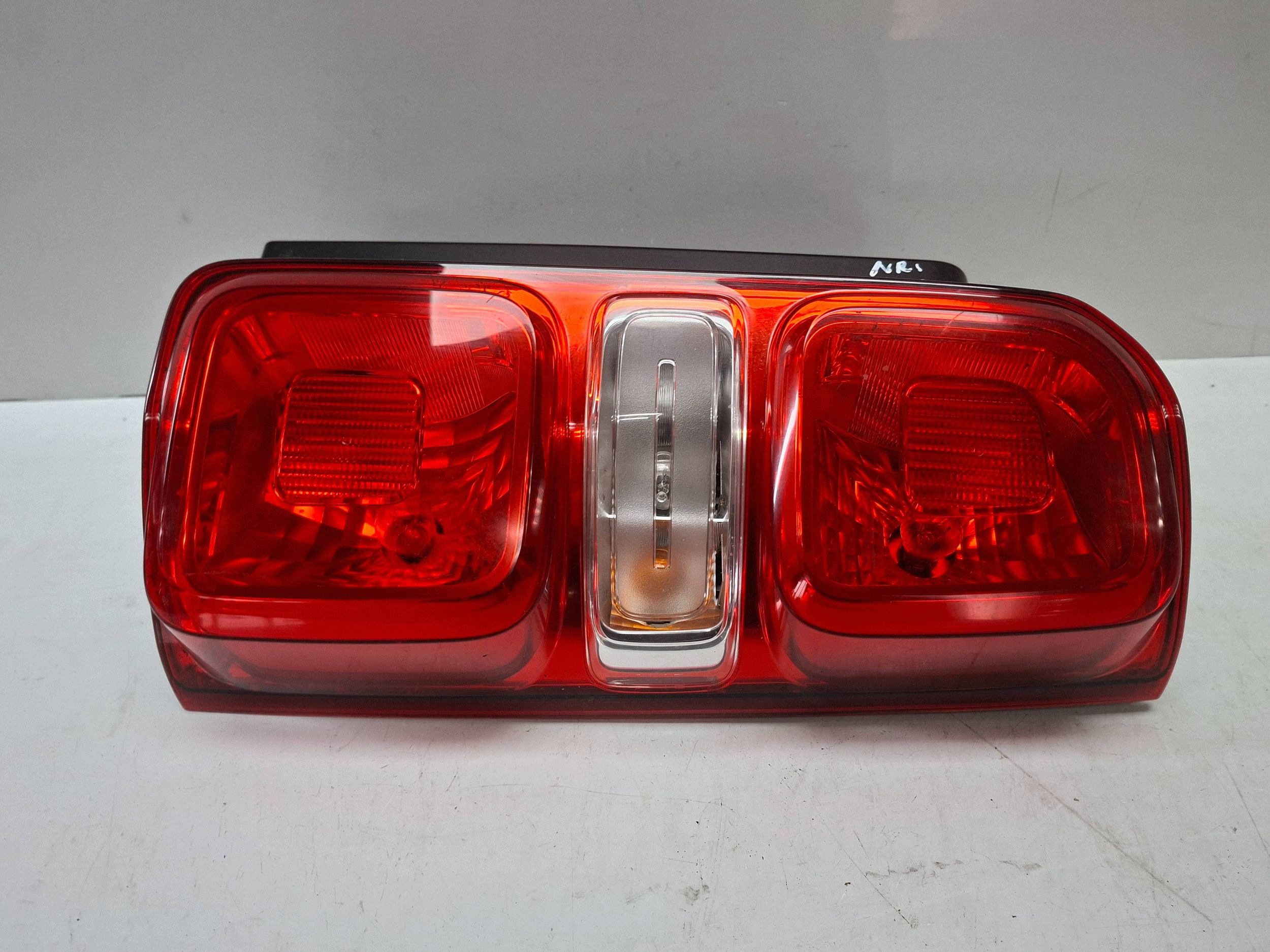 feu arrière droit 9808243080 CITROEN JUMPY III 2016