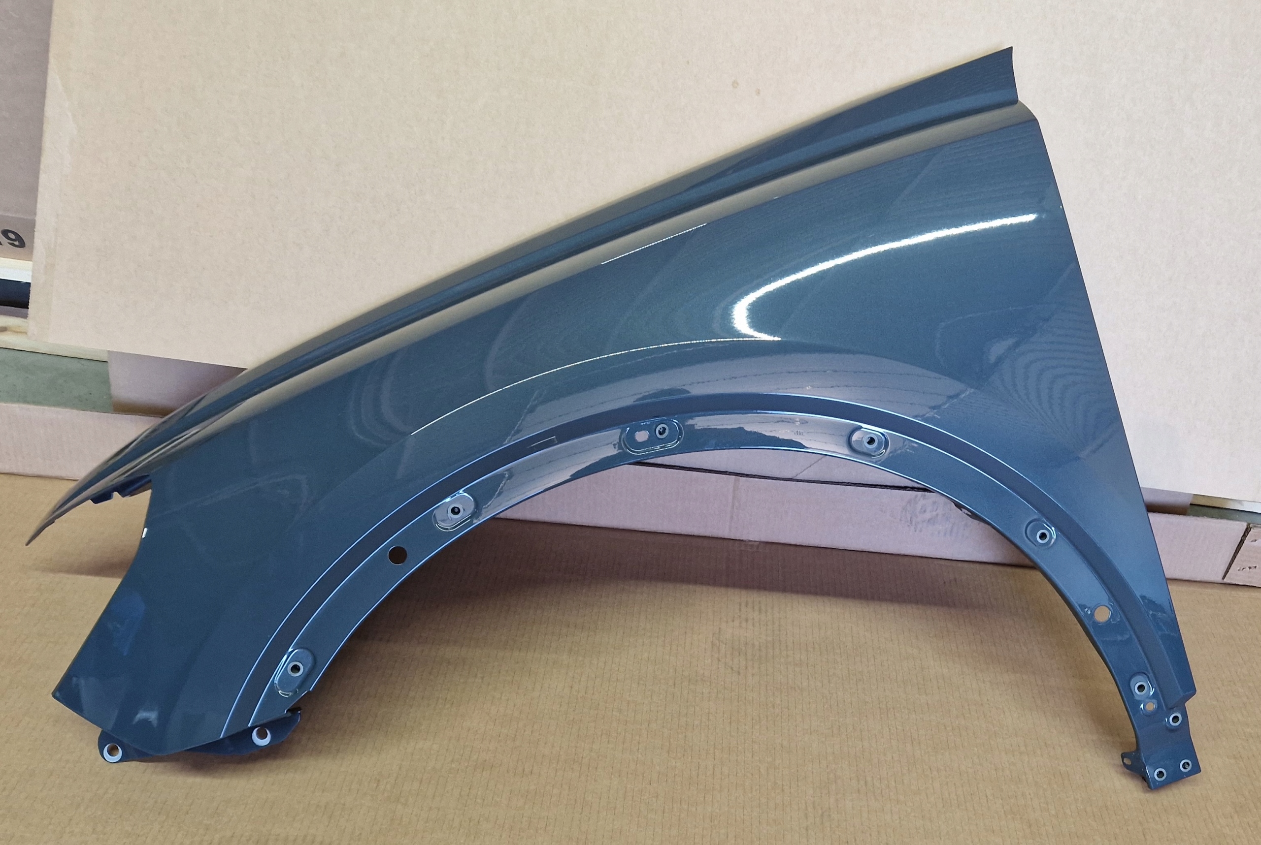 BŁOTNIK AUDI Q3 LIFT 83A W KOLOR LX7M ORYGINAŁ IDEAŁ BEZ MALOWANIA