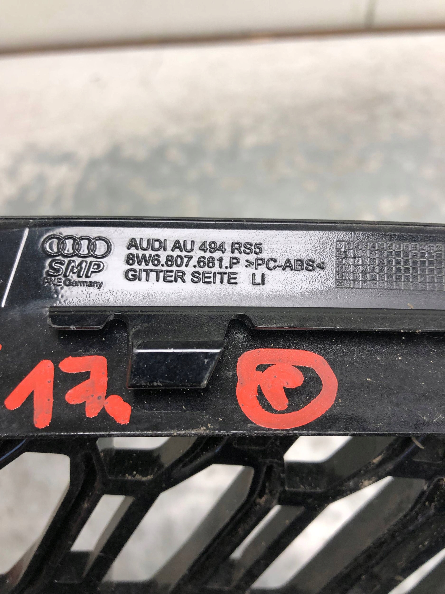 grid of a bumper left front AUDI RS5 8W6807681P