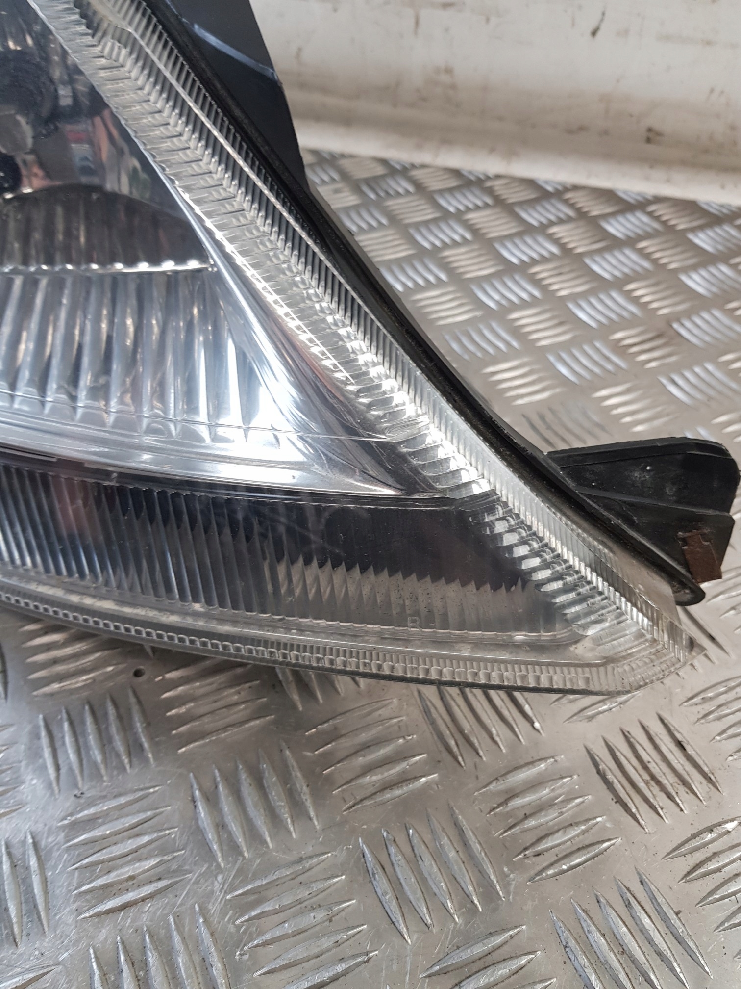 light right front TYC CITROEN C3 and 04R