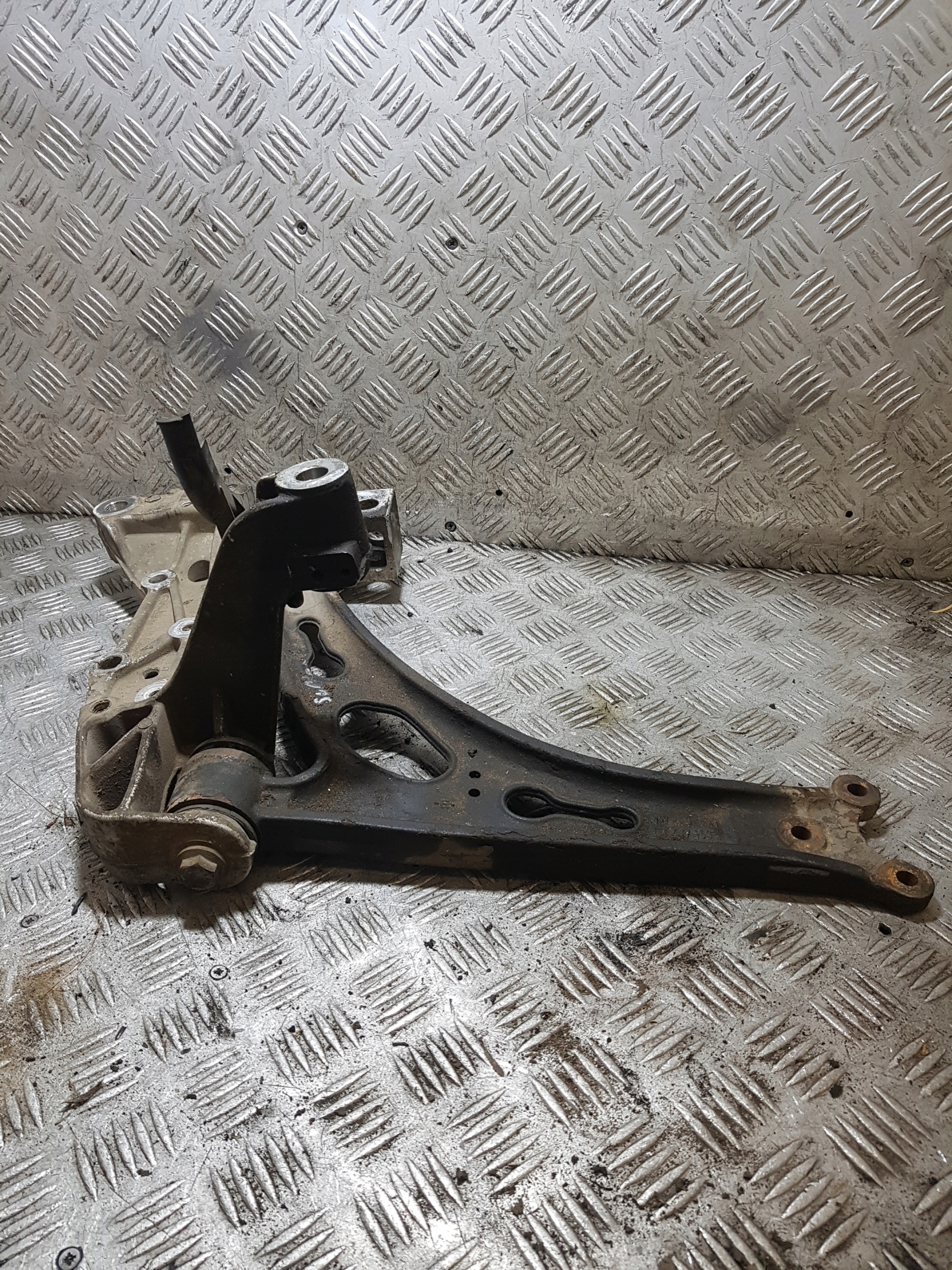 arm left front lower SKODA SUPERB 2 1K0407153A