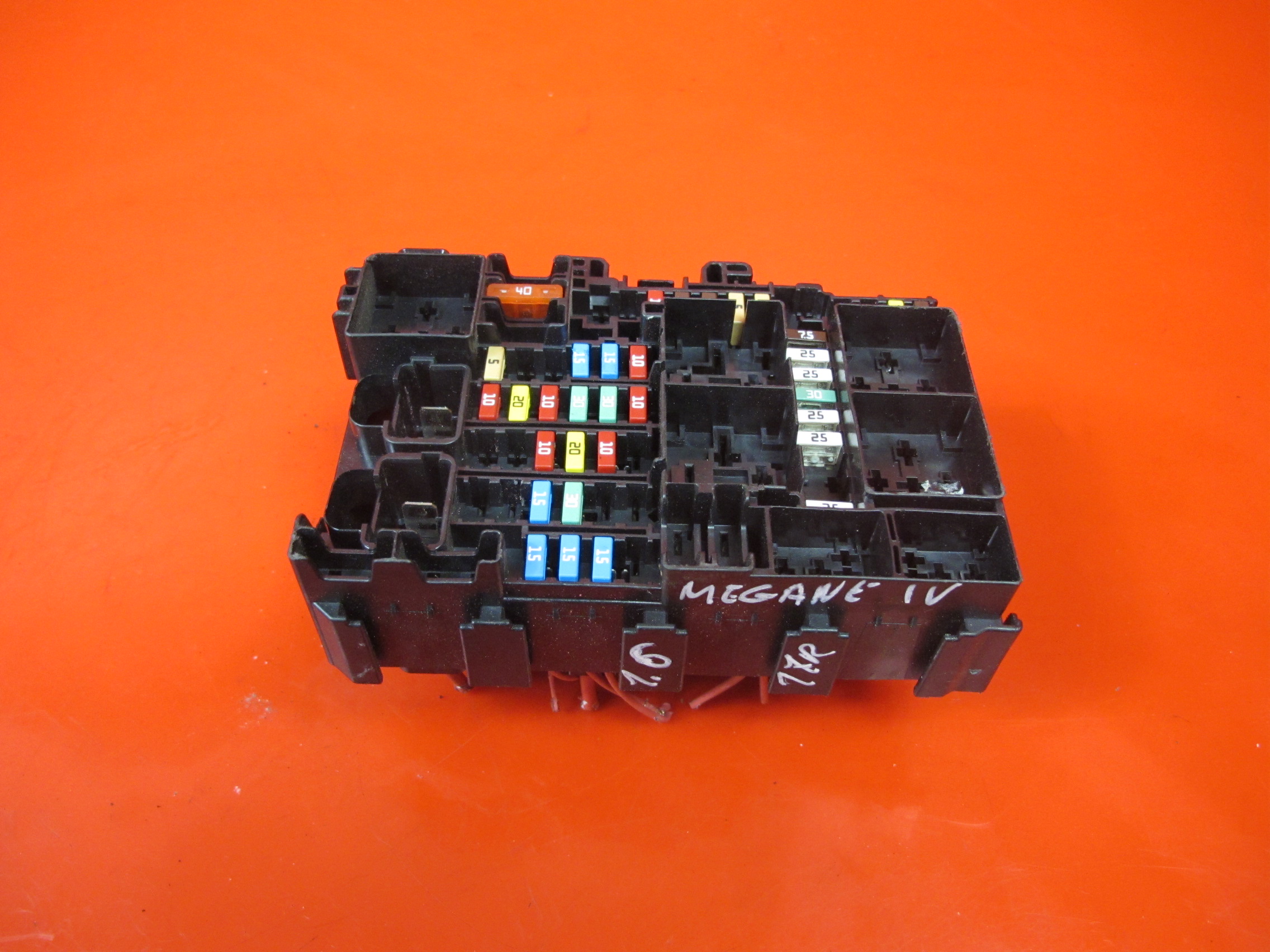 SCENIC MEGANE 4 IV 1.6 TCE SKRZYNKA BEZPIECZNIKÓW