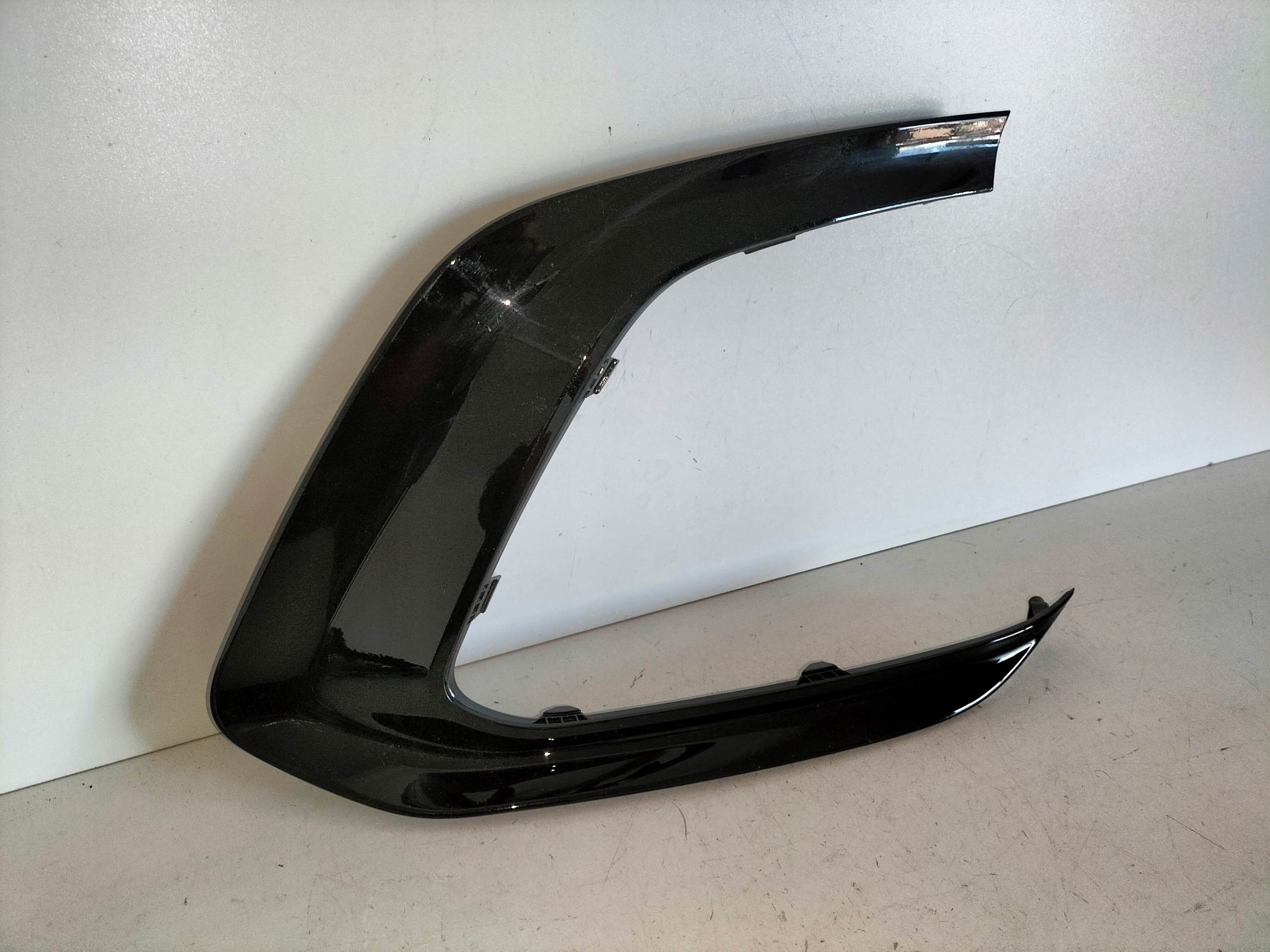 moulding cap of a bumper front left KIA X-CEED XCEED LIFT 22