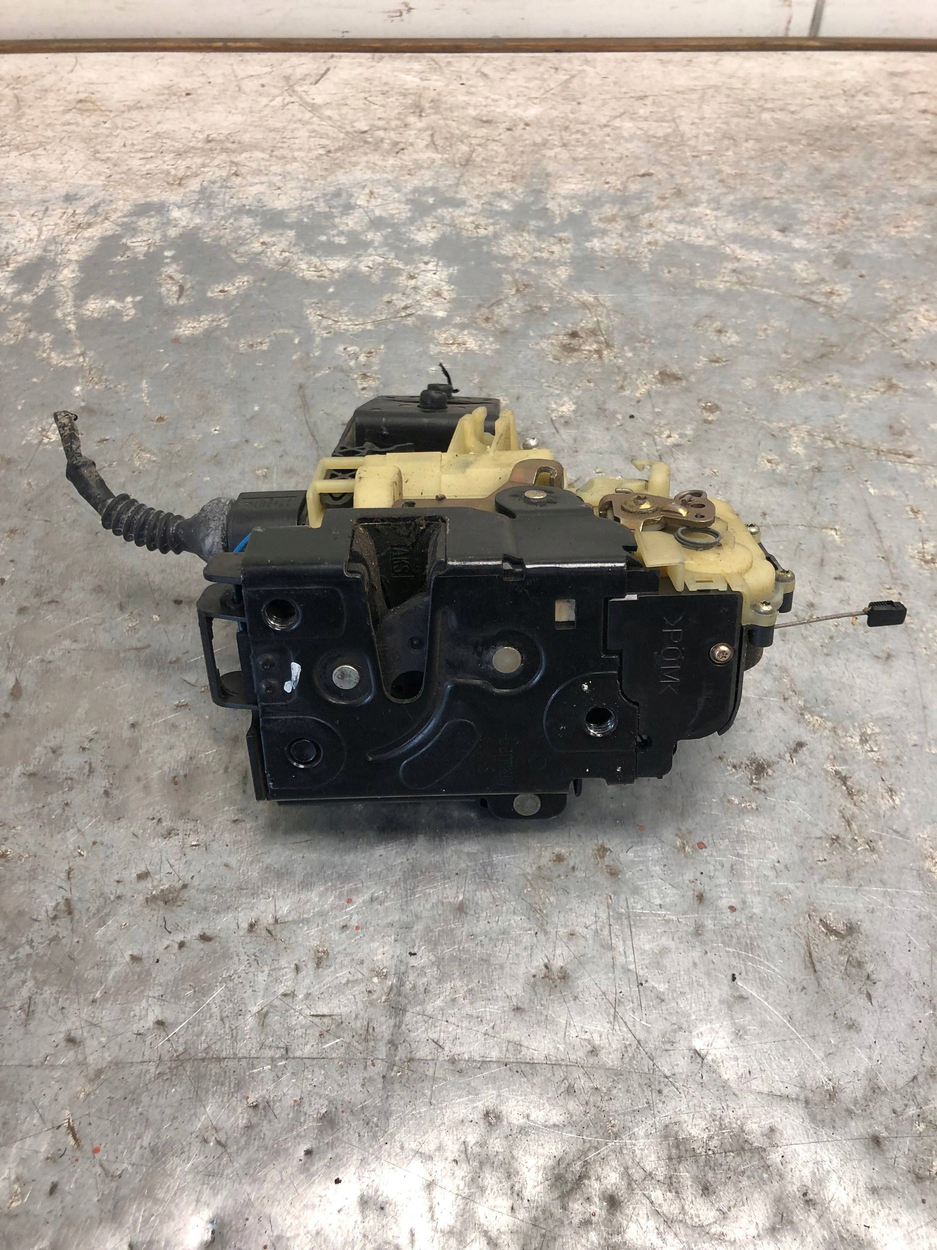 lock door right front VW PASSAT B5 3B1837016AD