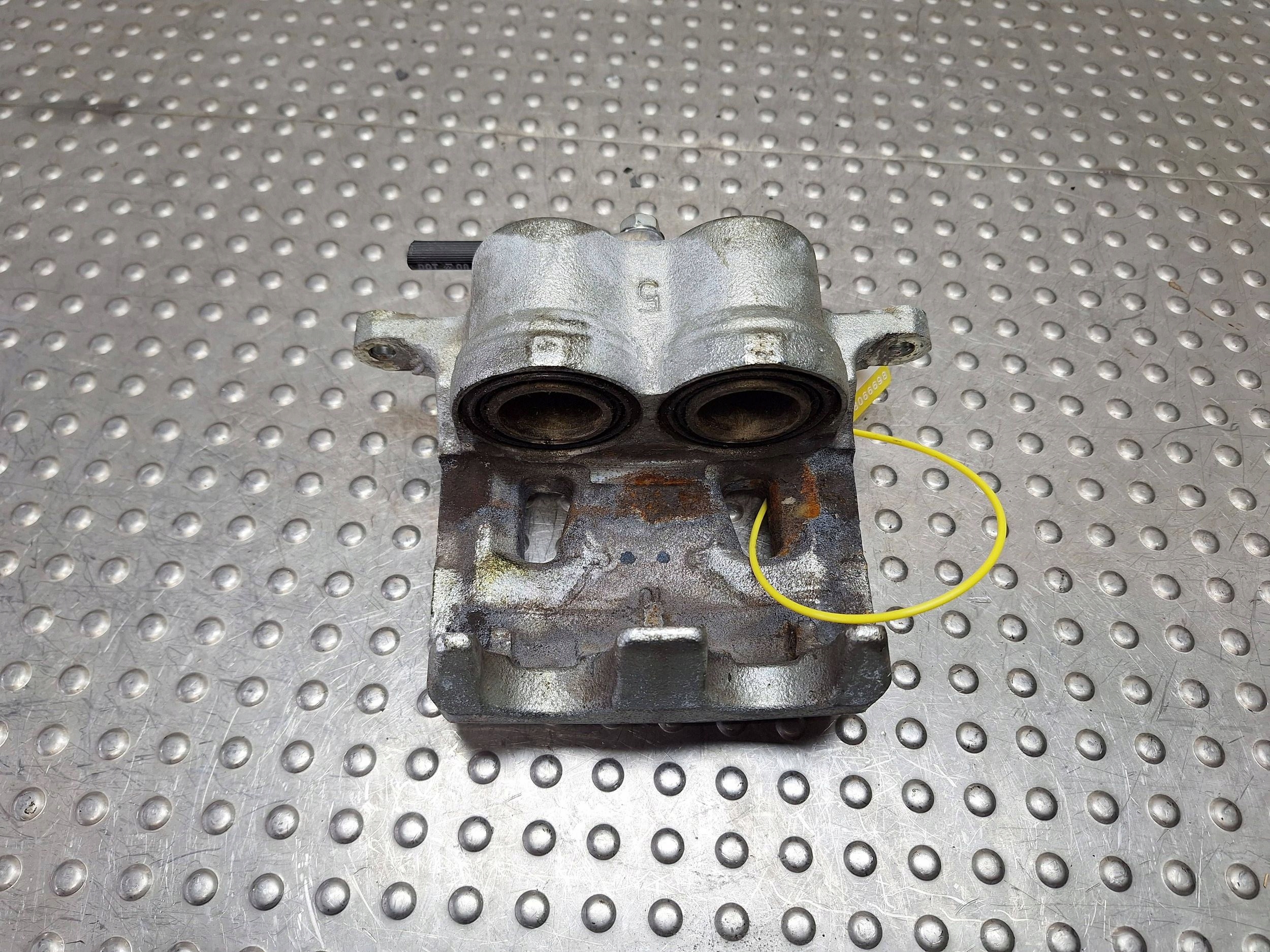 caliper brake left front TOYOTA RAV4 V 19- 2.5 H