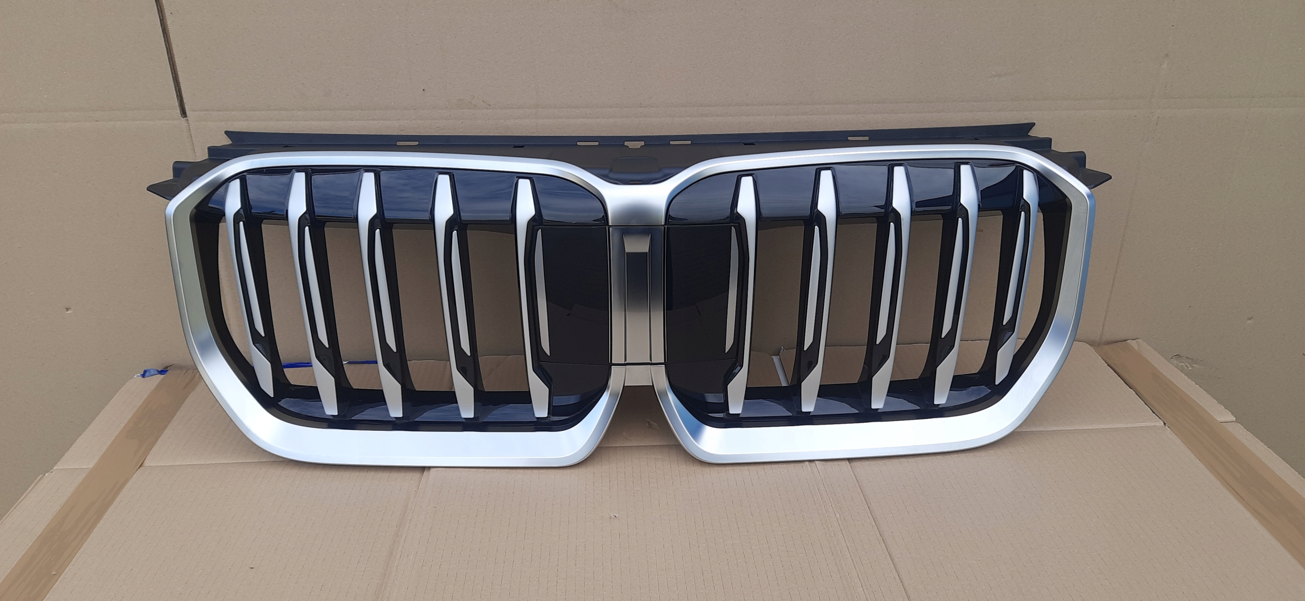 GRILL ATRAPA BMW X1 U11 22- DEMONTAŻ Numer katalogowy części GRILL ATRAPA BMW X1 U11 22- DEMONTAŻ