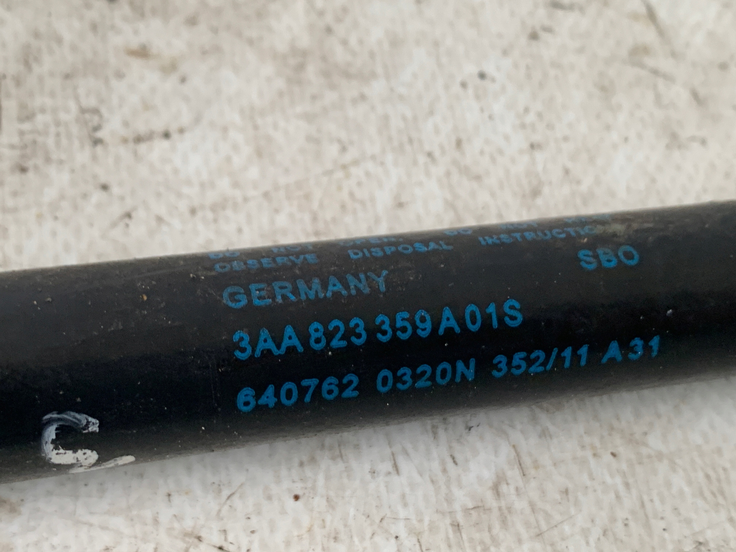 # damper bonnets VW PASSAT B7 3AA823359A