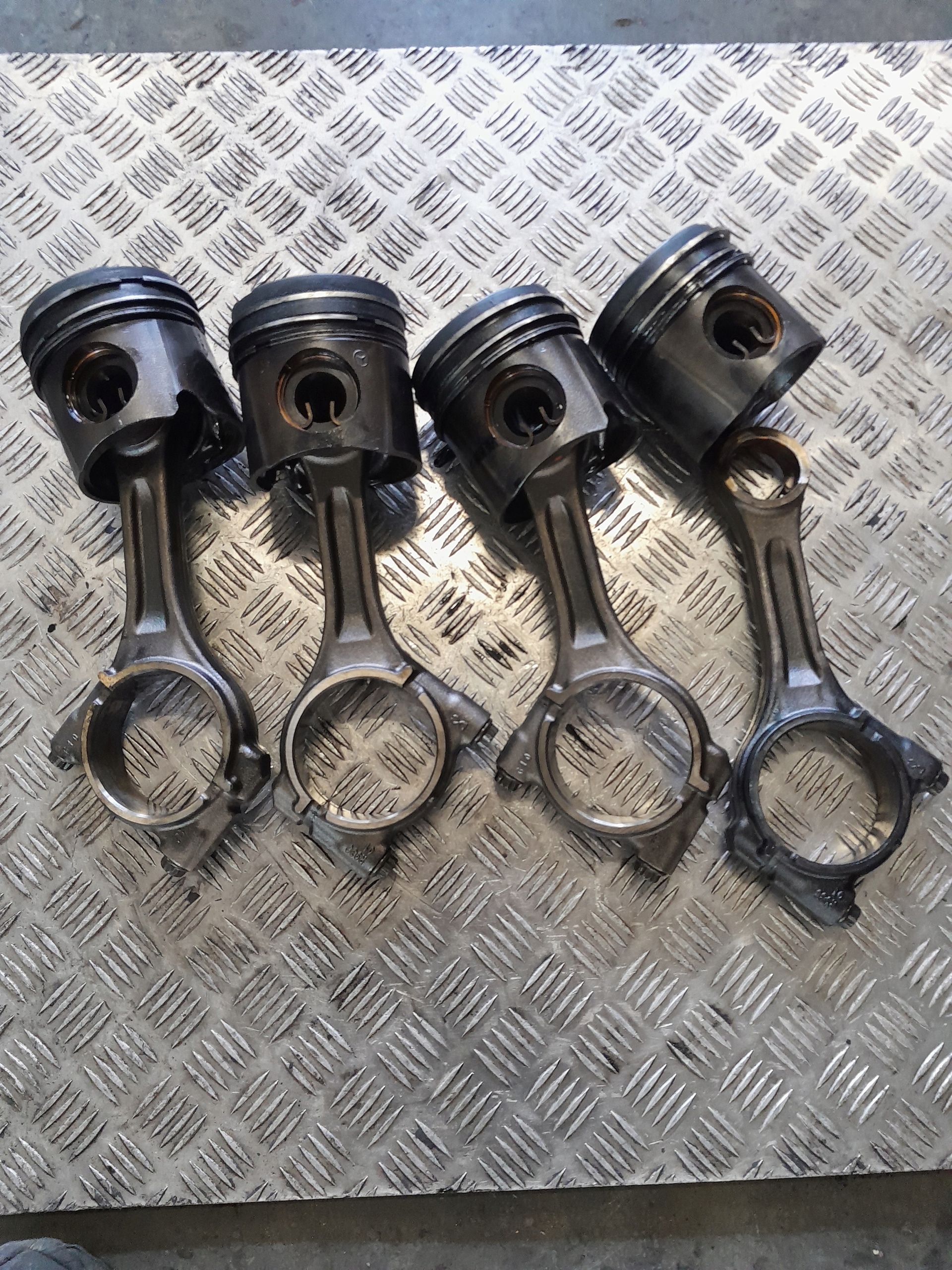 KORBOWÓD Z TŁOKIEM KORBOWODY TŁOKI MERCEDES ATEGO III EURO 6 OM 934