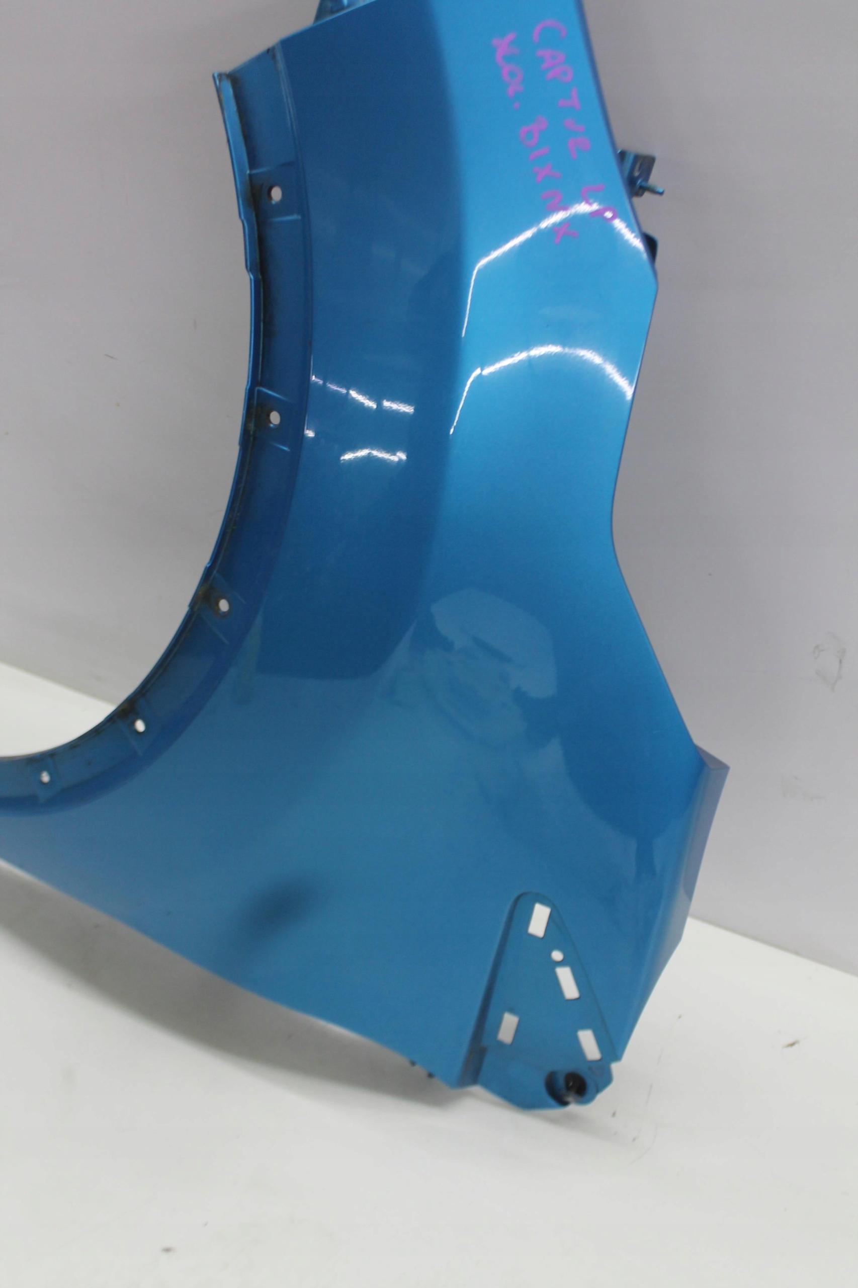 fender left front front RENAULT CAPTUR of wheels. BIXNX 13-19