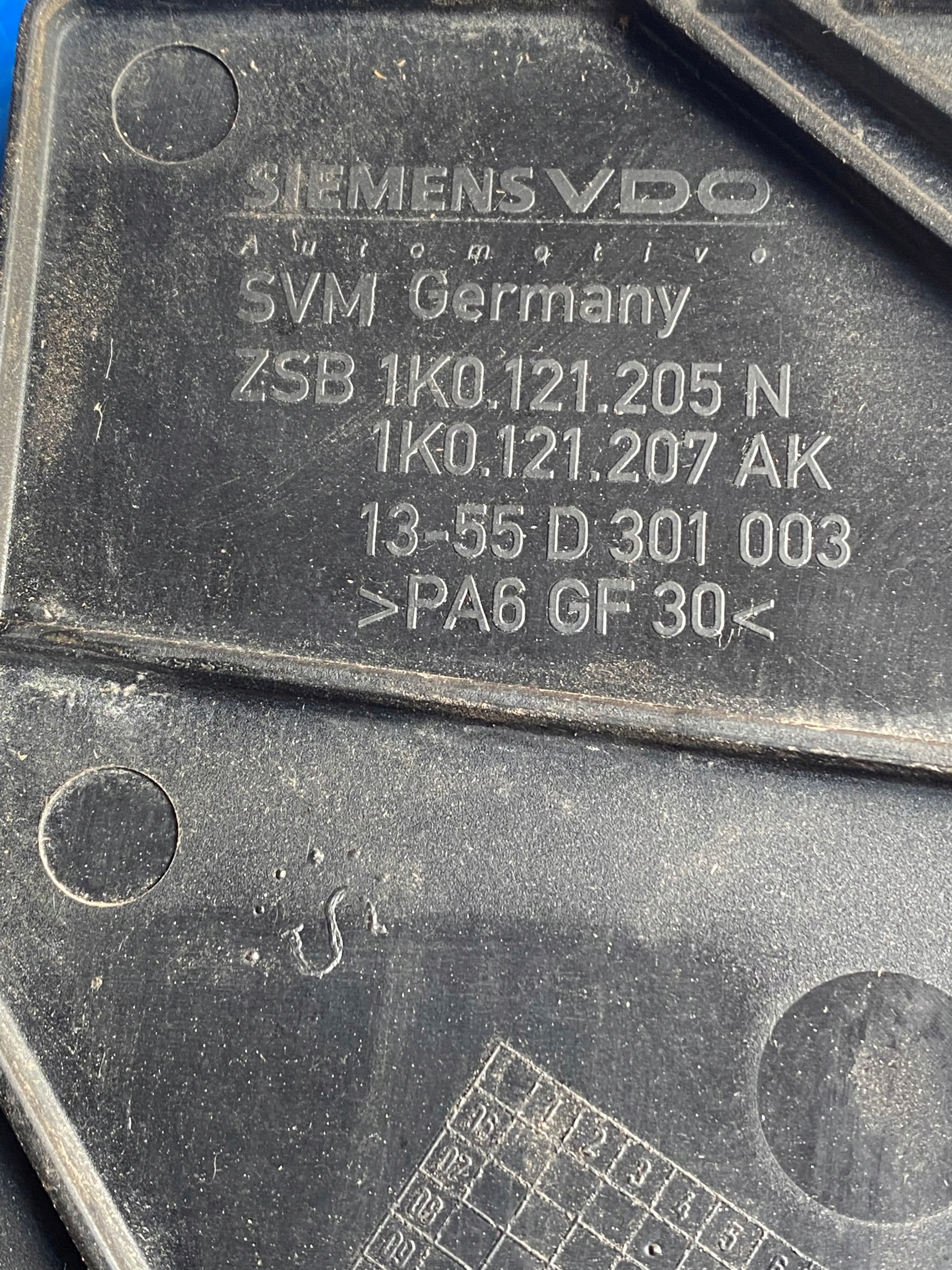 OBUDOWA WENTYLATOR CHŁODNICY GOLF V 1.6 MPI 102 HP Producent części Volkswagen OE