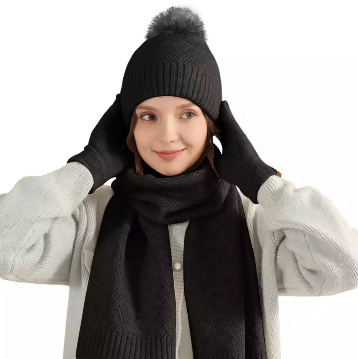 

Czapka pompon szalik rękawiczki komplet czarny