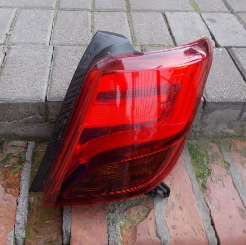 TOYOTA YARIS 3 III LIFT LED 14-17 PRAWA TYLNA LAMPA ORYGINAŁ