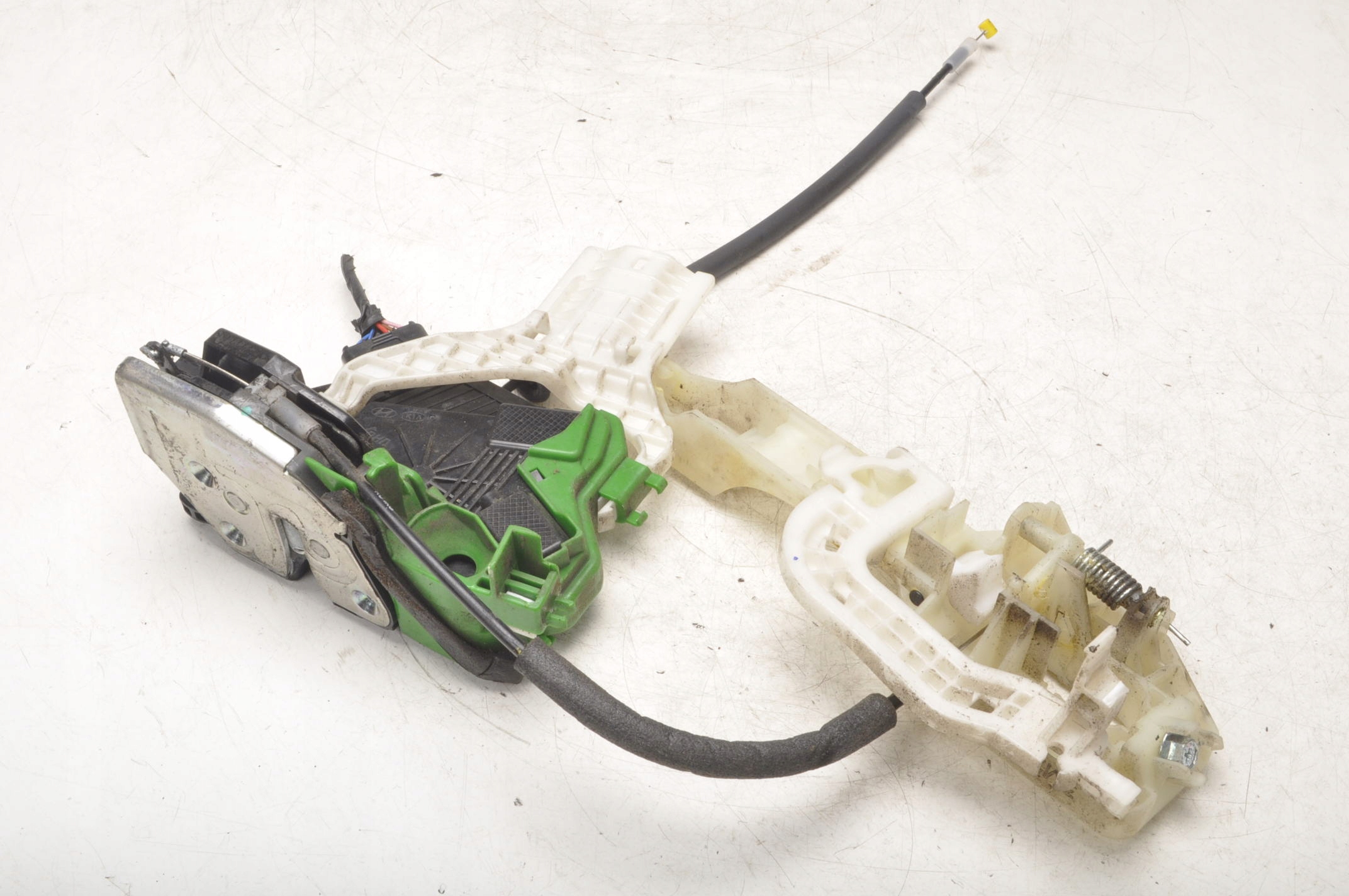 KIA CARENS IV замок дверей лівий передній 81310-A4050