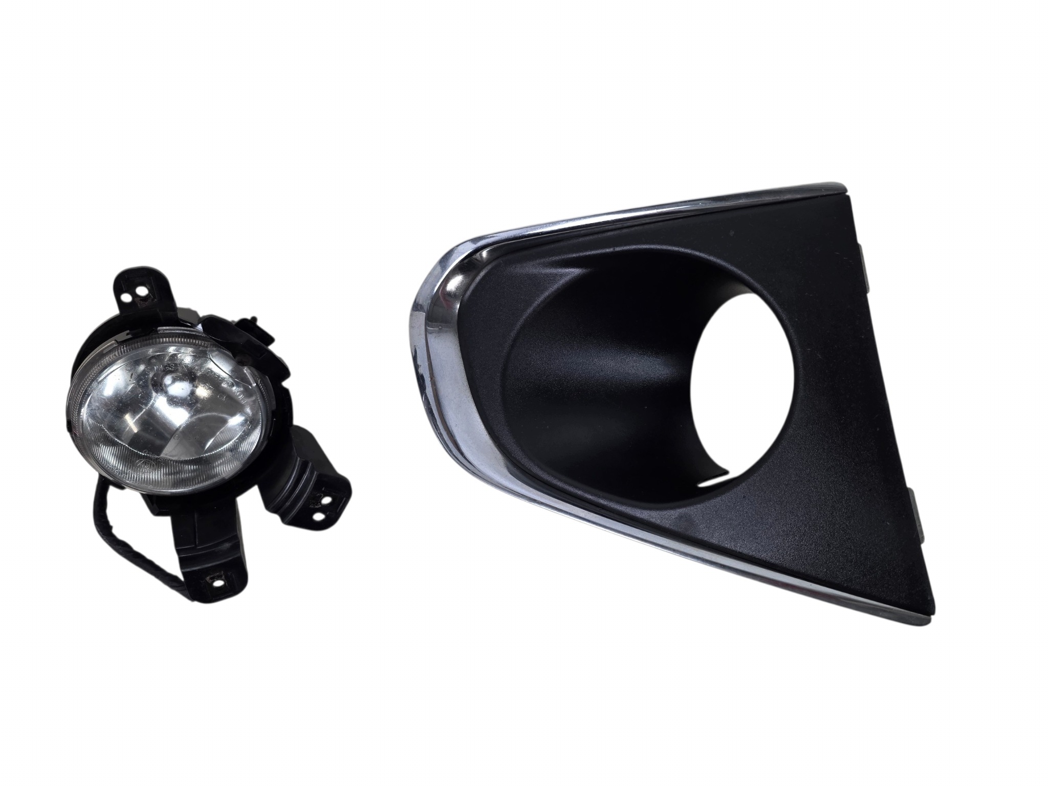 CHEVROLET TRAX 2013 fog light right + frame grid right ORG. 95015922