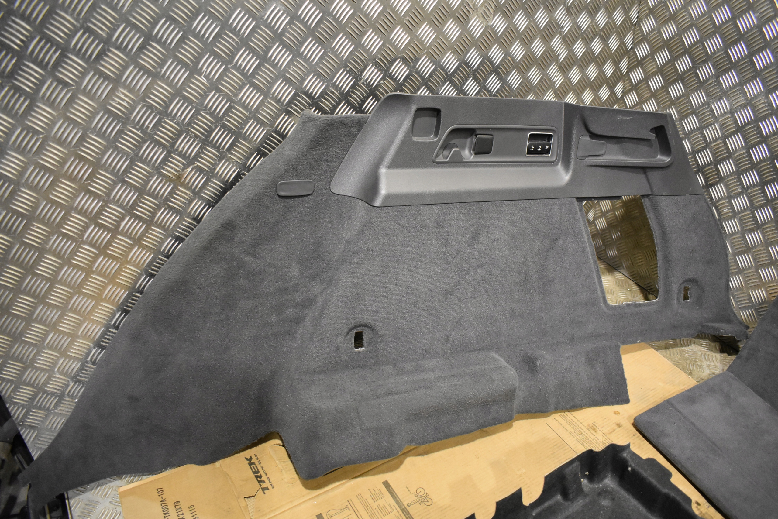 IDEALNE inner upholstery side boot KPL. MERCEDES GLE W167 7 OSOB 1