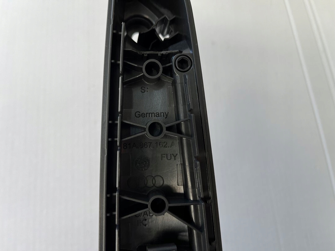 Audi Q2 81A Держатель 81A867162A 6PS