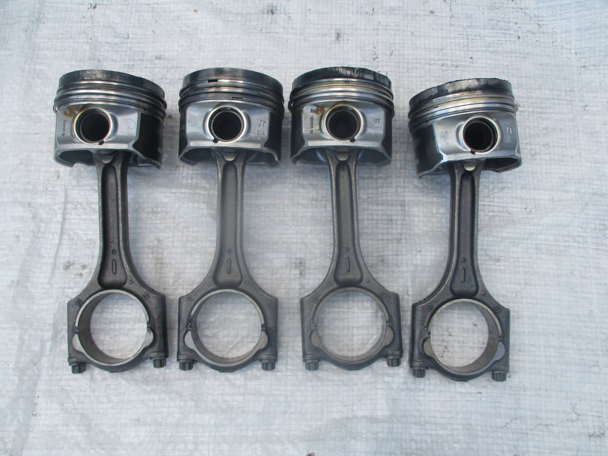 Поршень VOLVO 2.0 D D2 D3 XC60 S40 II S60 II 82L187