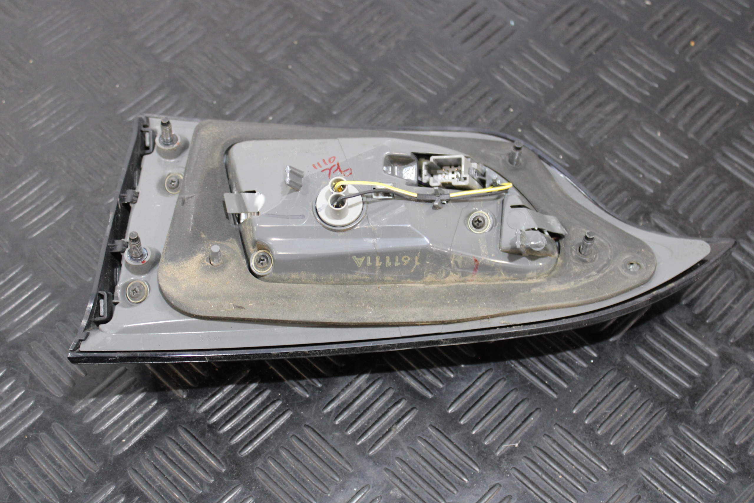 light bonnet left rear part left rear 68330345AA JEEP CHEROKEE KL