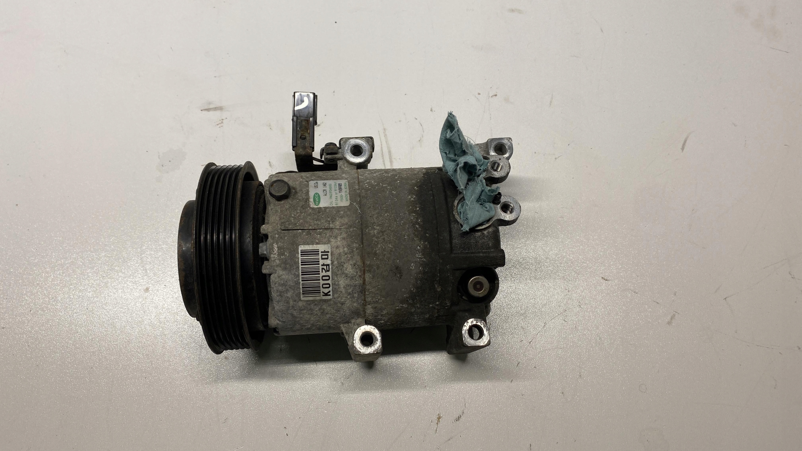 KIA VENGA HYUNDAI IX20 1.6 compressor; compressor of the air conditioning