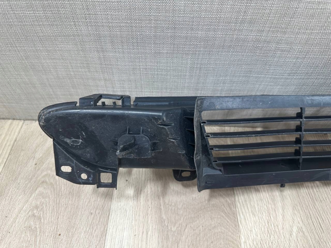 TESLA 3 grid central front 1516848-00-A