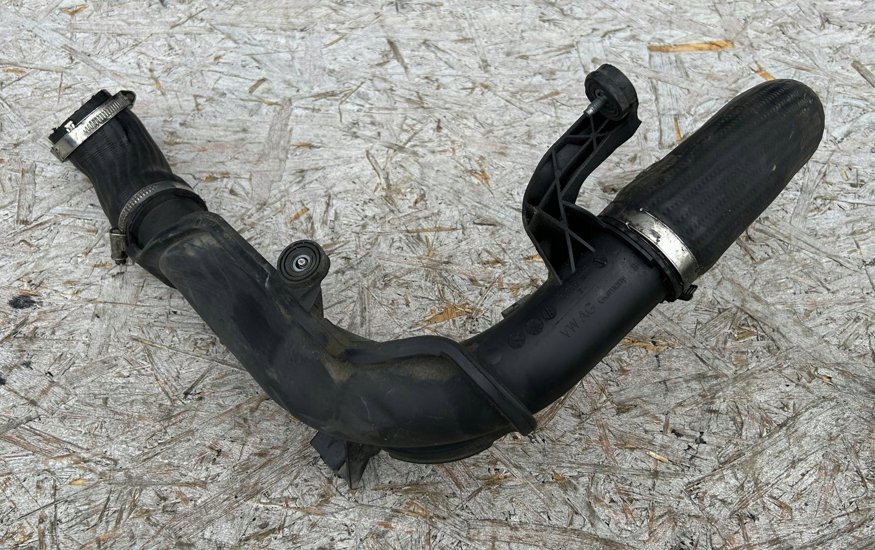 prijenos cijev interkulera VW PASSAT B7 2.0 TDI 10-14 1K0145770AE